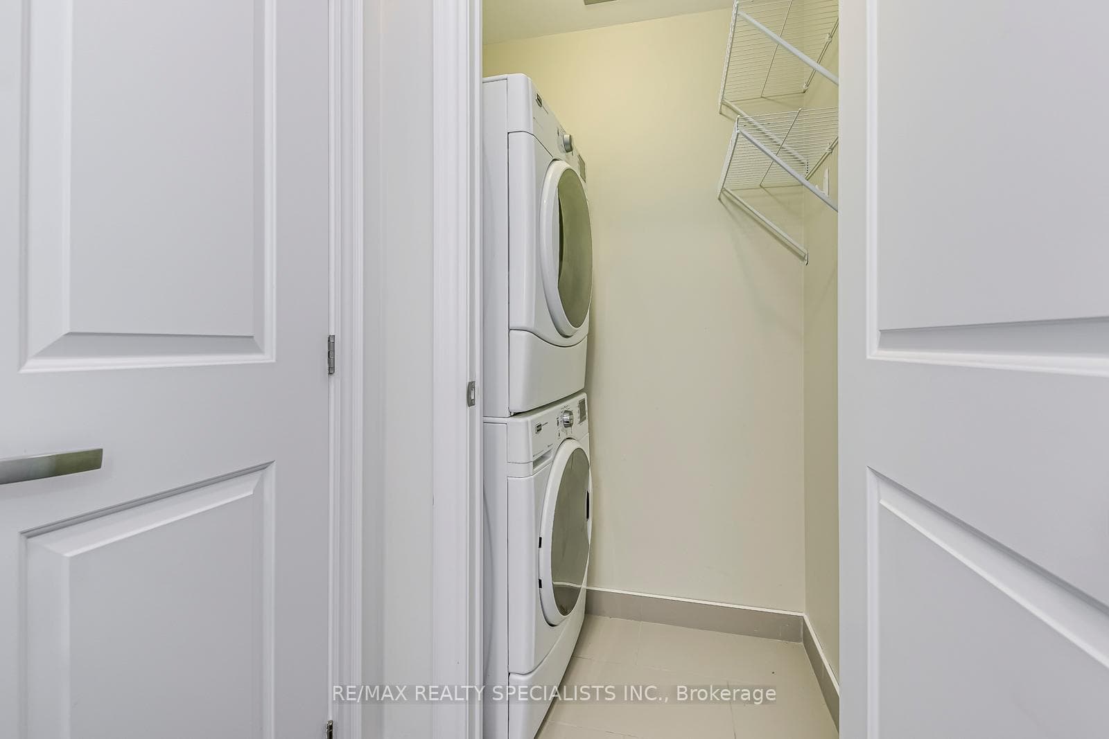3500 Lakeshore Road Unit 725 photo 32
