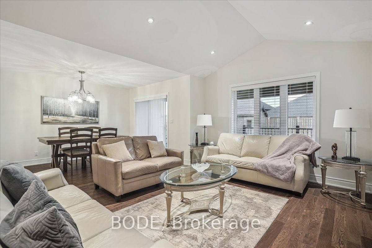 215 Oak Street photo 17