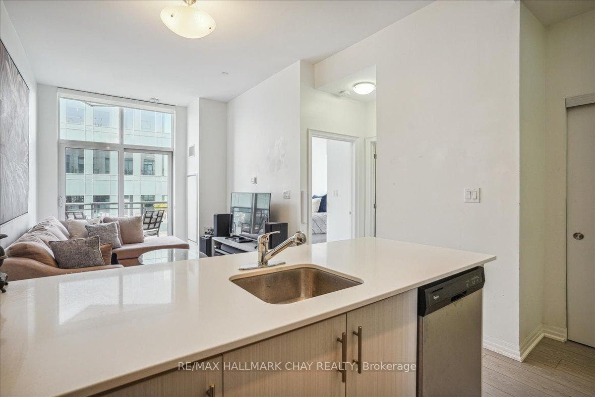 111 Worsley Street Unit PH-02 photo 22