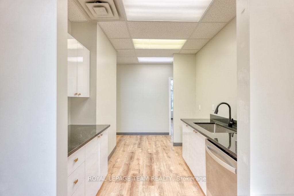 84 Centrepointe Drive photo 16