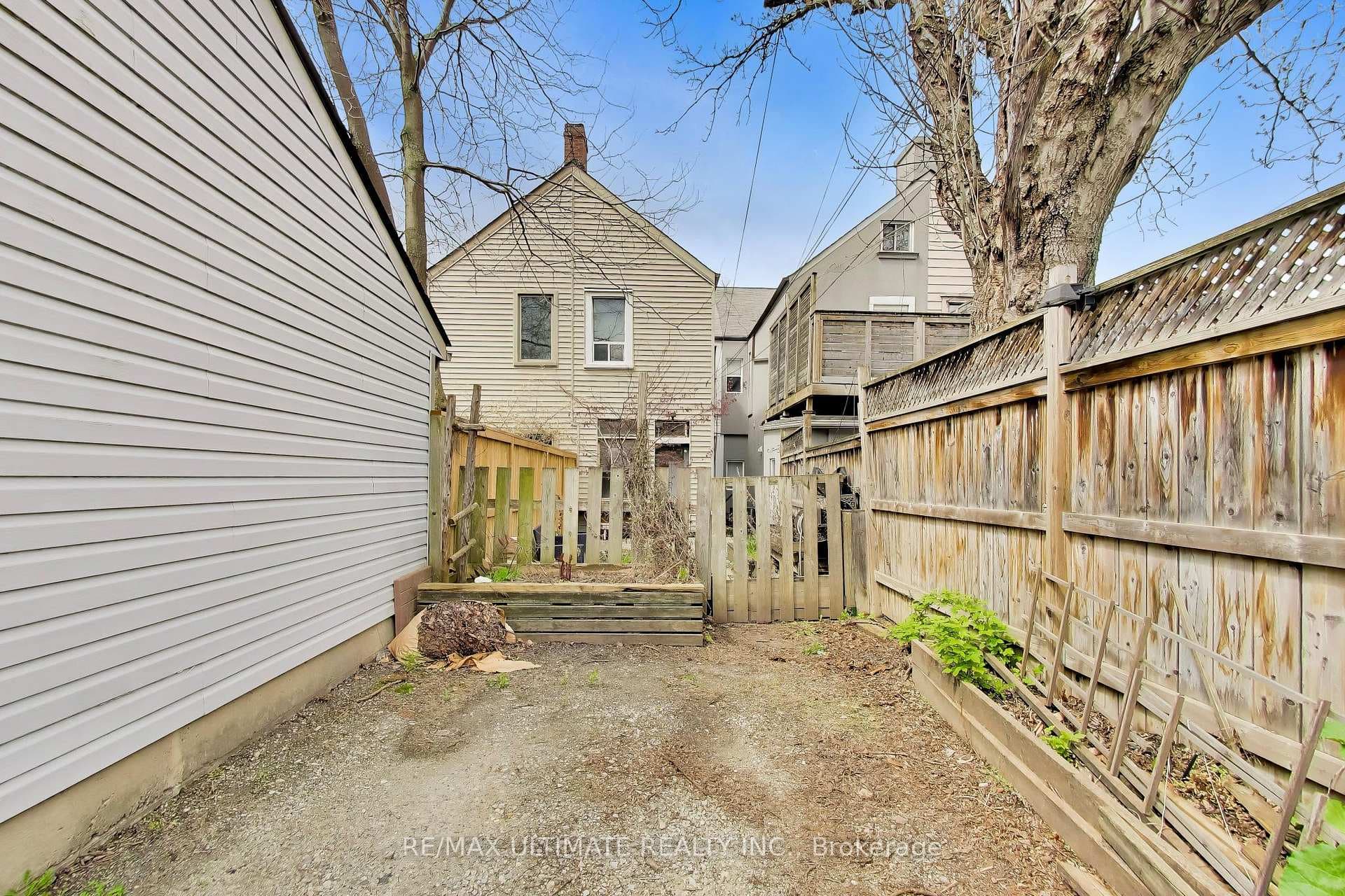 35 Manning Avenue photo 39