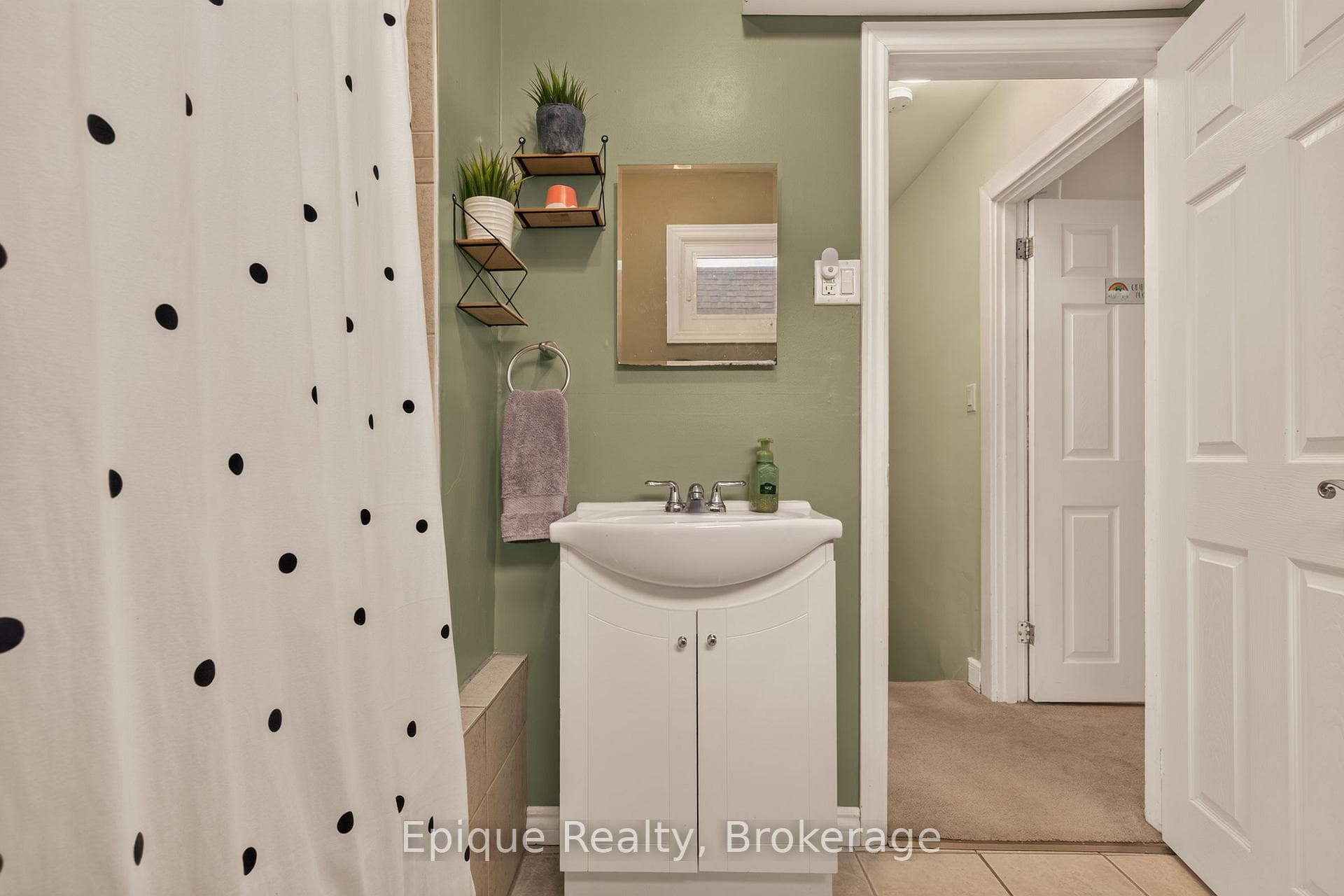 93 Graham Avenue photo 25