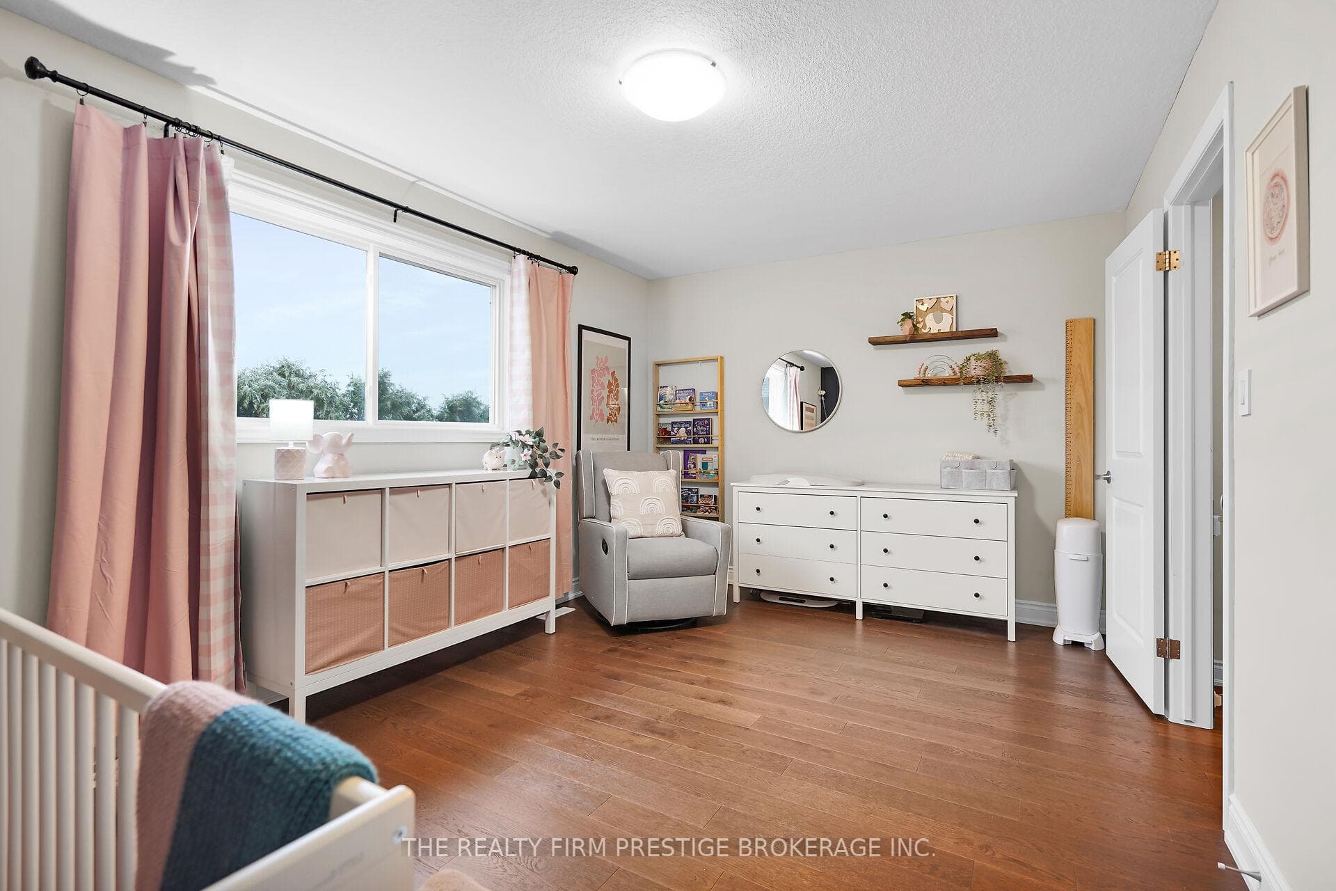 27 WILLIS Avenue photo 21