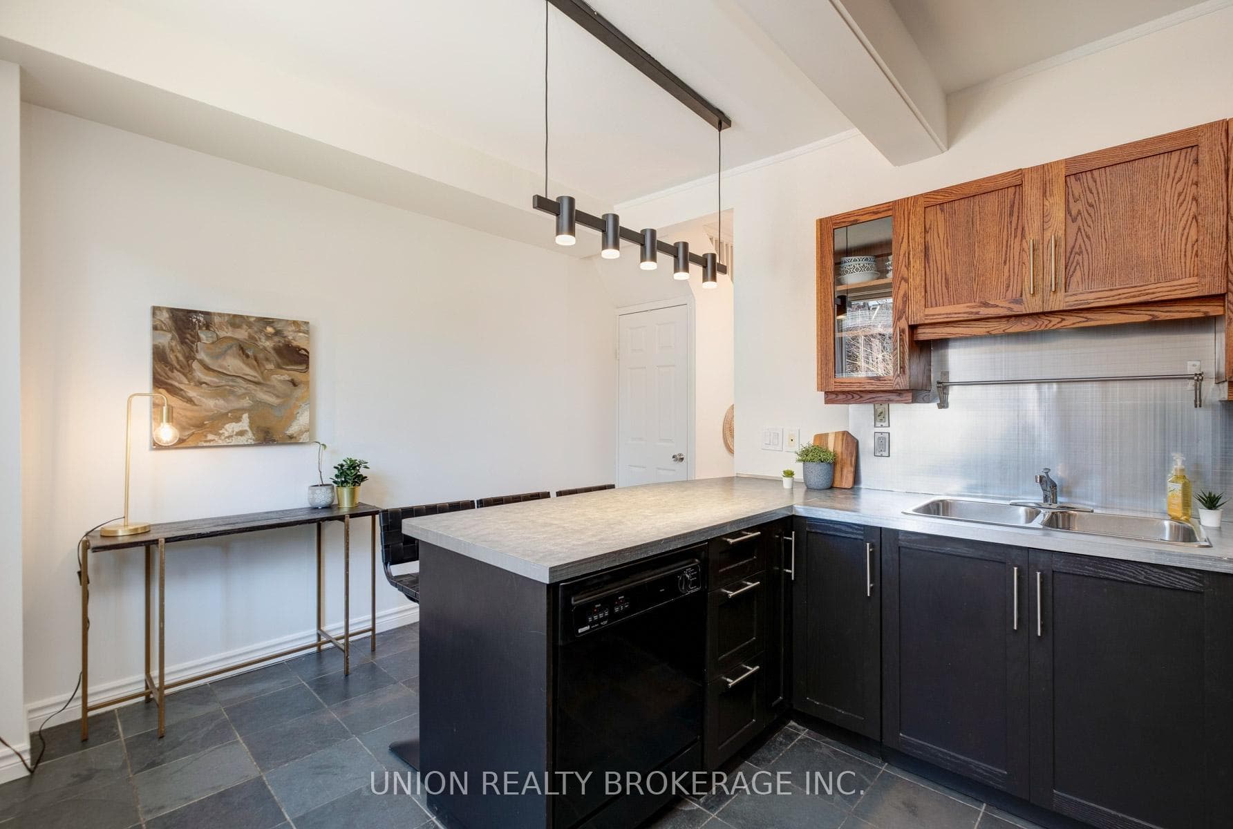 10 Bertmount Avenue photo 19