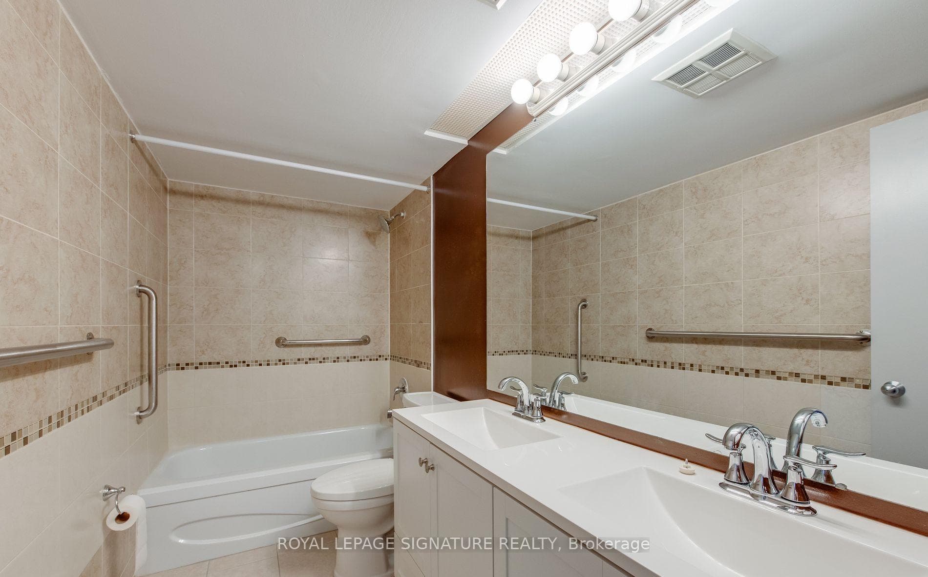 2460 Eglinton Avenue Unit 709 photo 6