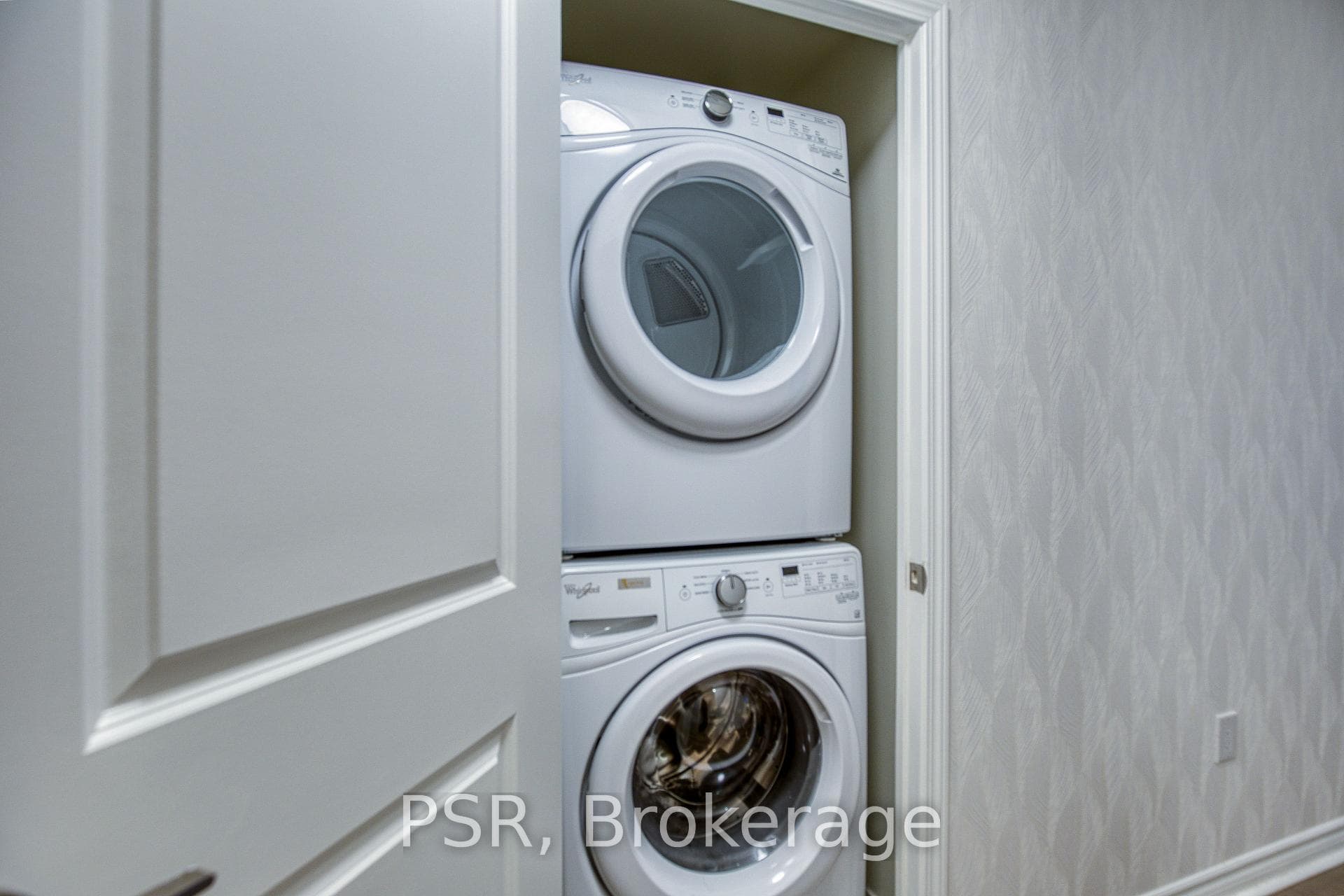 39 Annie Craig Drive Unit 905 photo 17