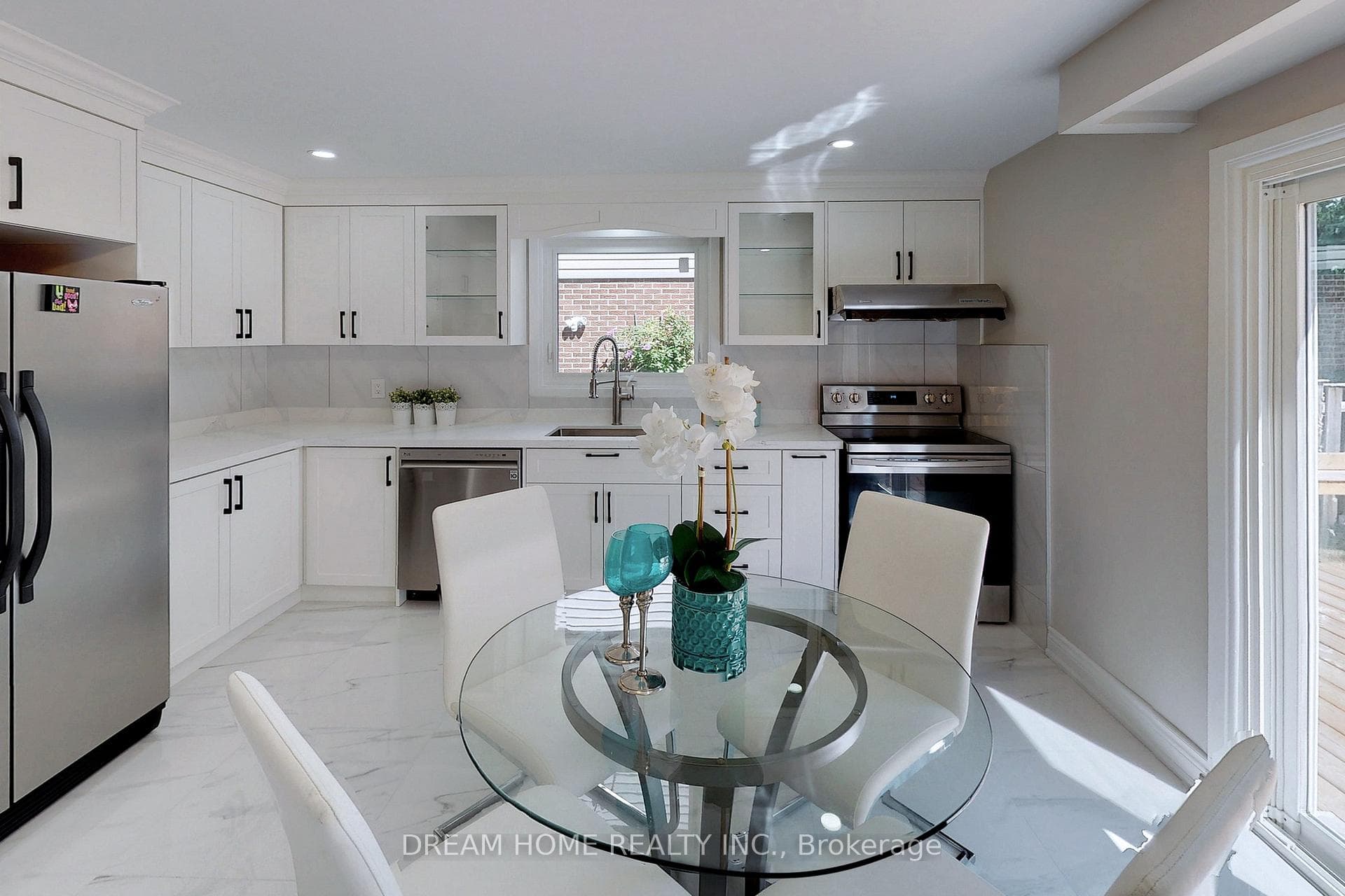 114 Mossbrook Crescent photo 12