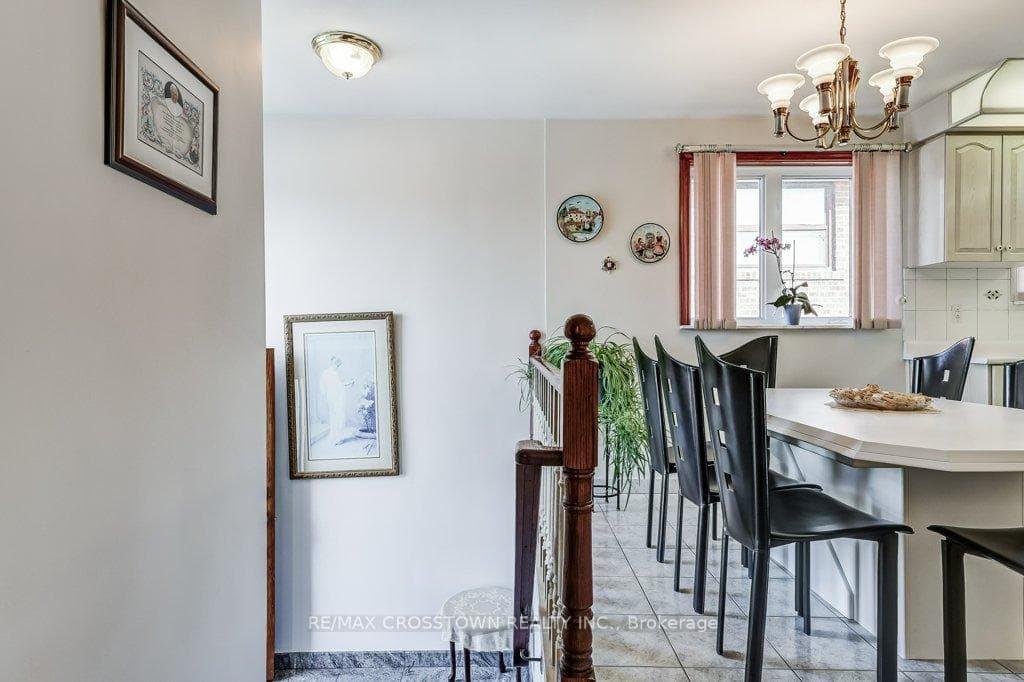 25 Rockbank Crescent photo 9
