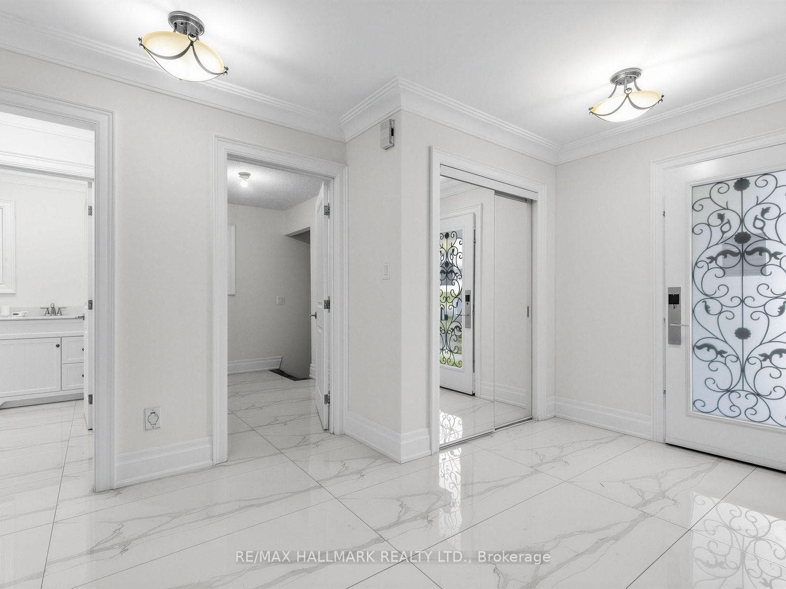 287 Andy Crescent photo 3