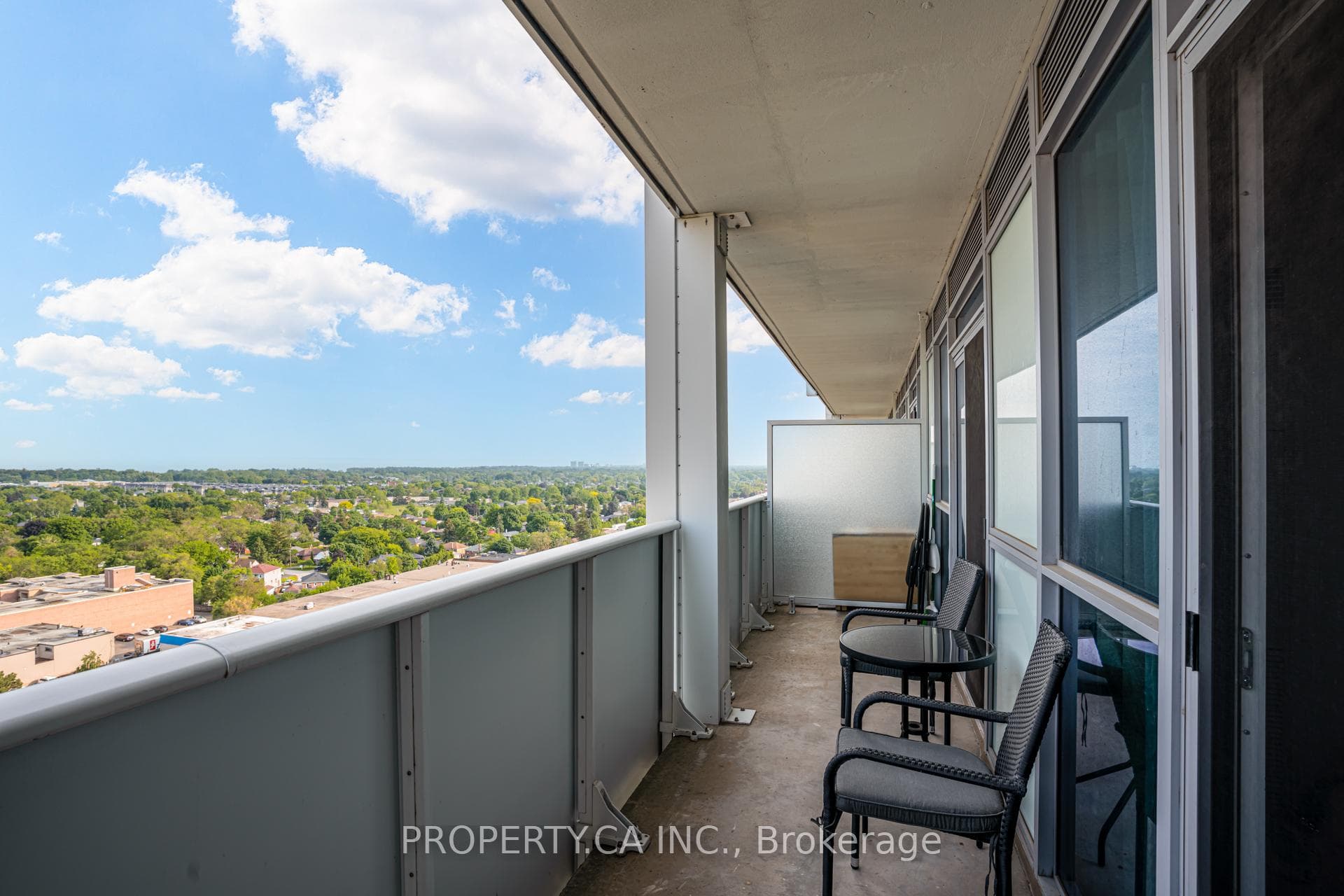 65 Speers Road Unit 1407 photo 8