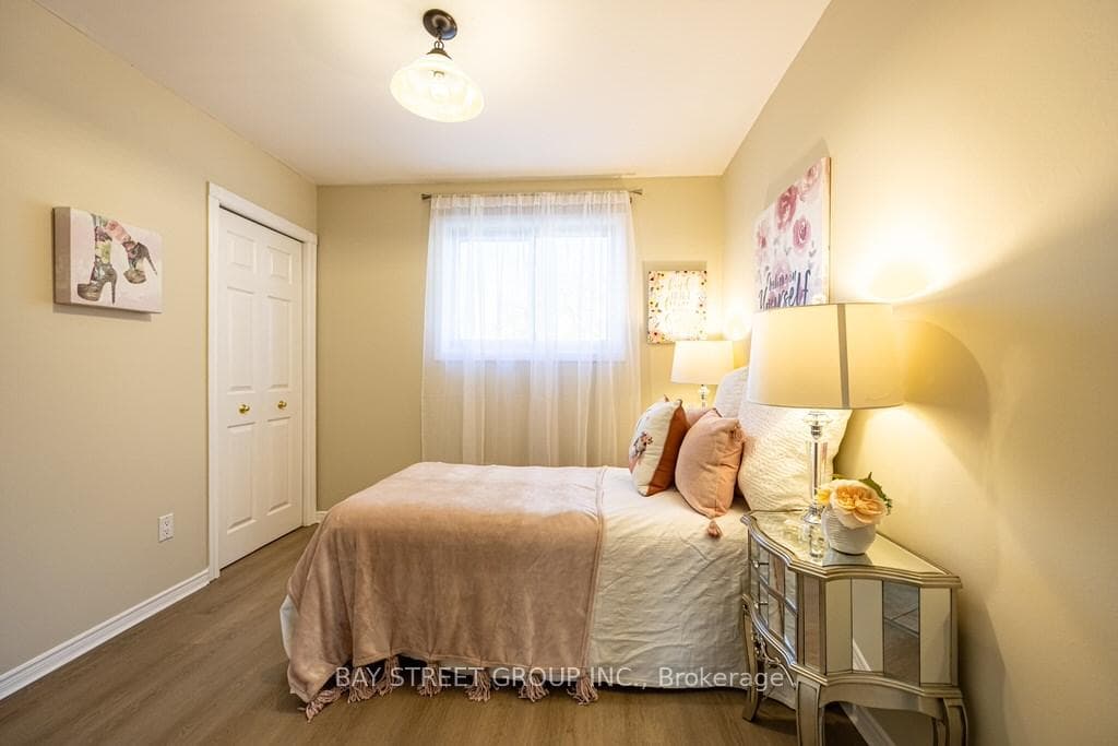 140 Woodpark Place photo 23