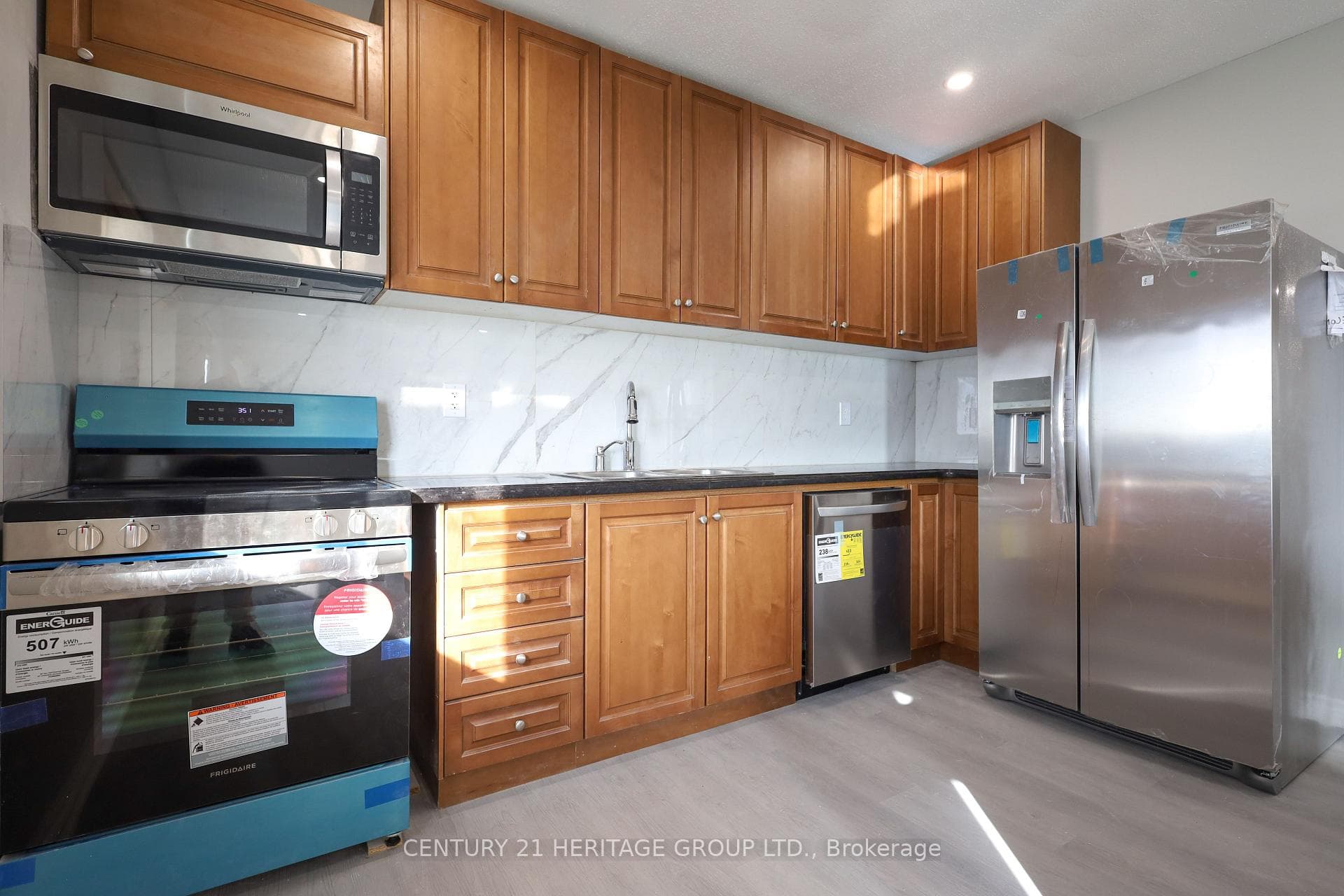12918 Keele Street photo 27