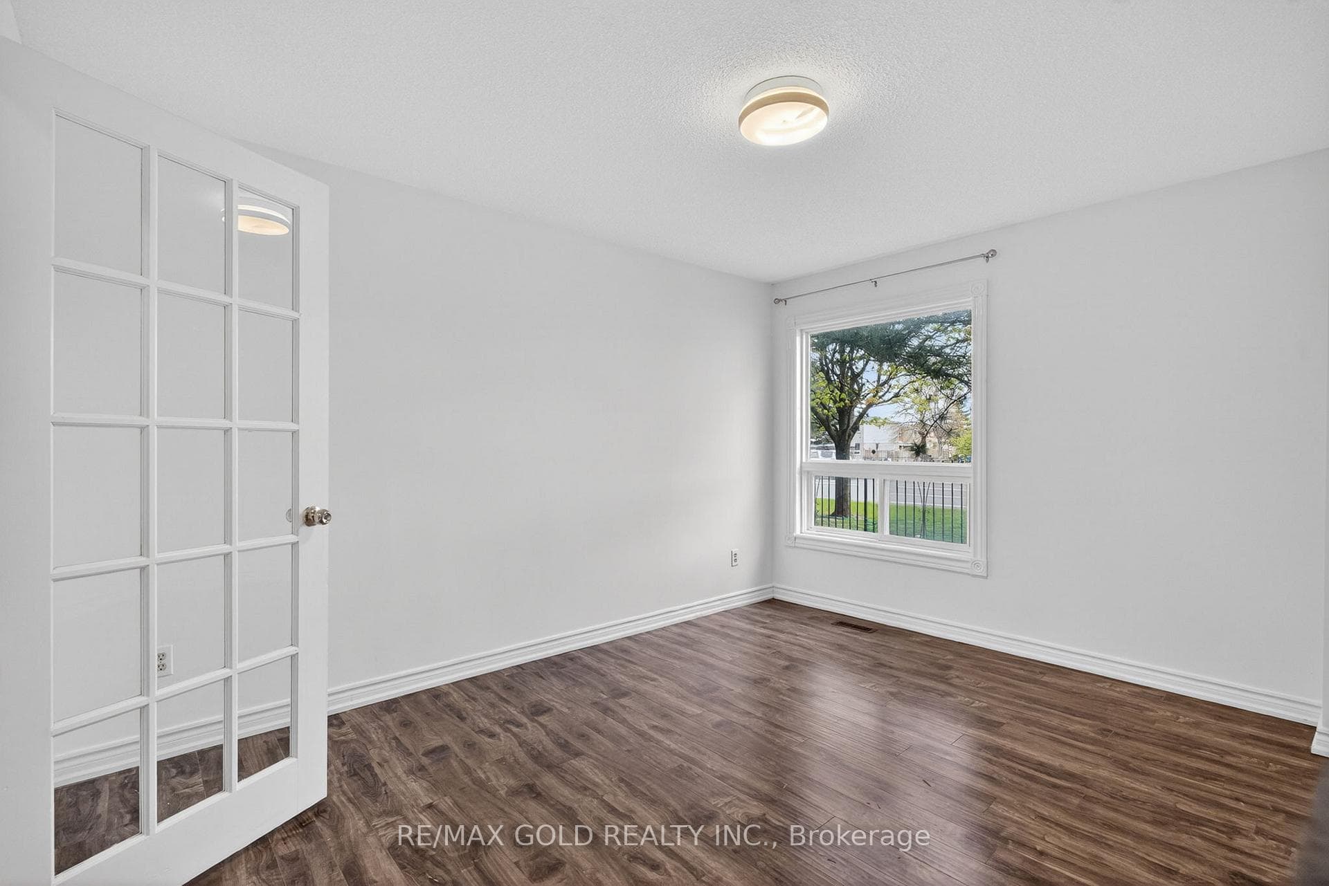 43 Saintsbury Square photo 11