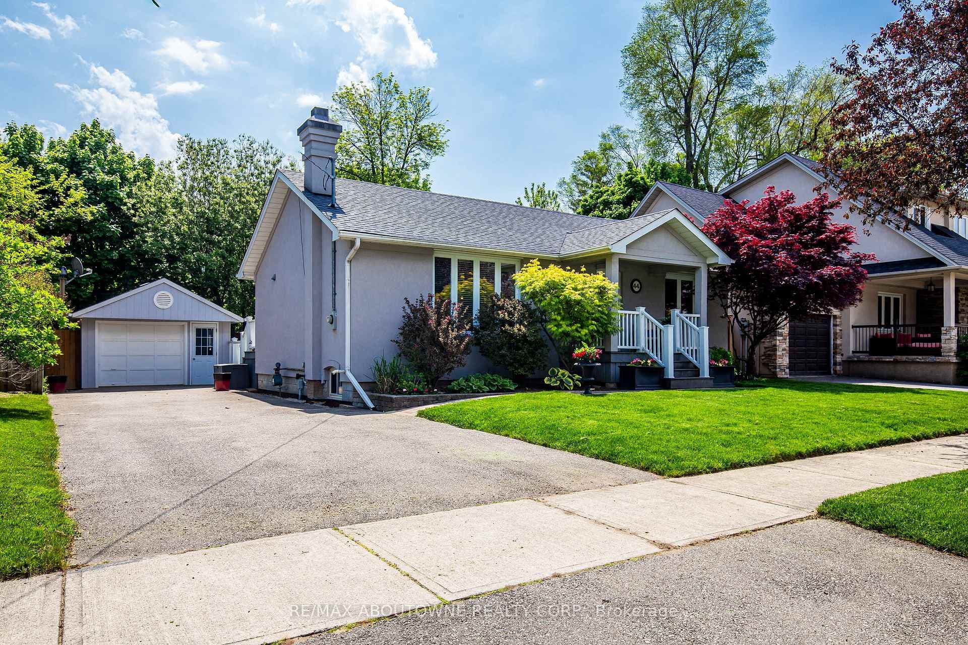 44 Florence Drive photo 1