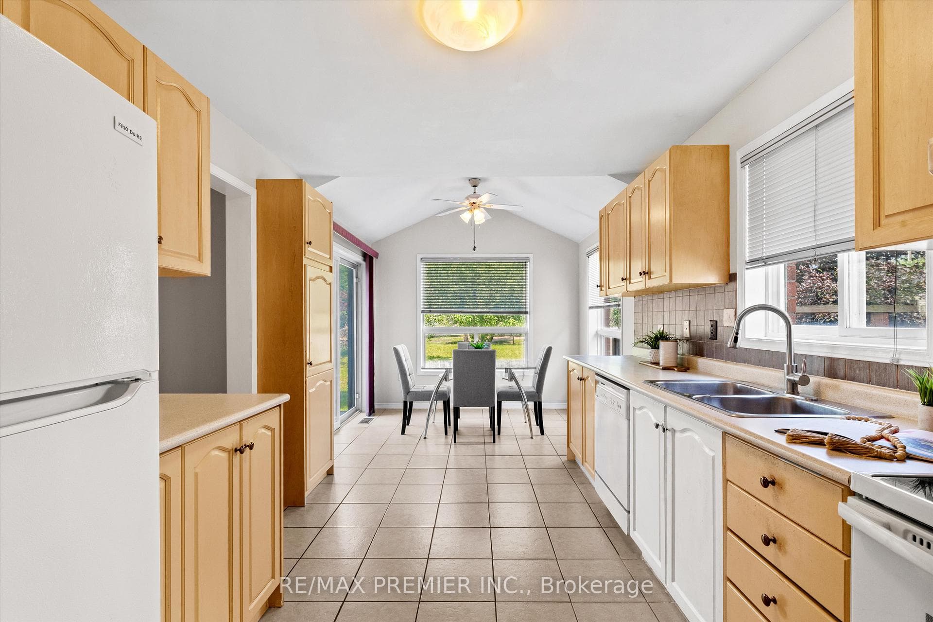 2272 Warrington Way photo 5