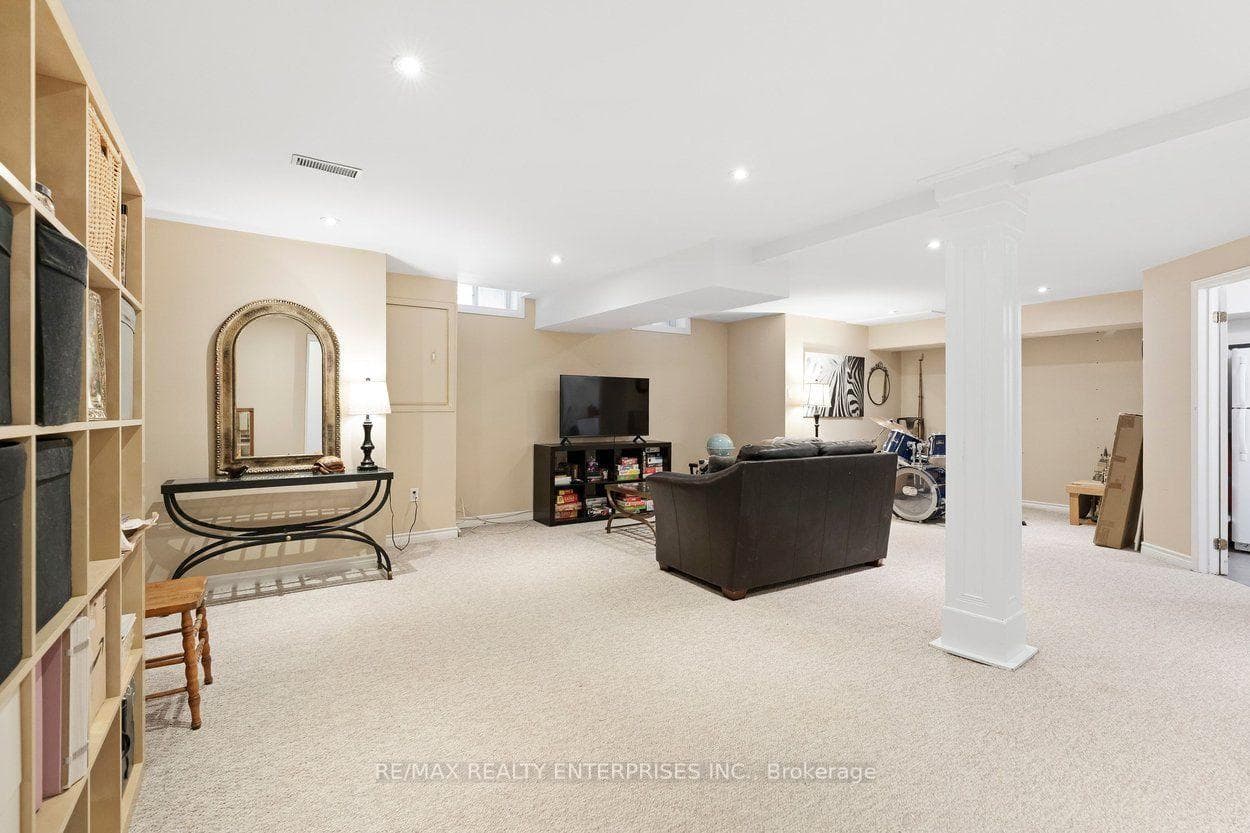 2055 Walkers Line Unit 117 photo 29