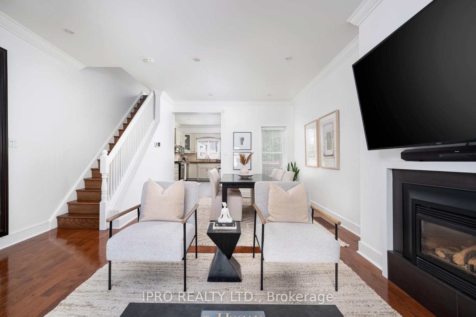 506 Pape Avenue photo 9