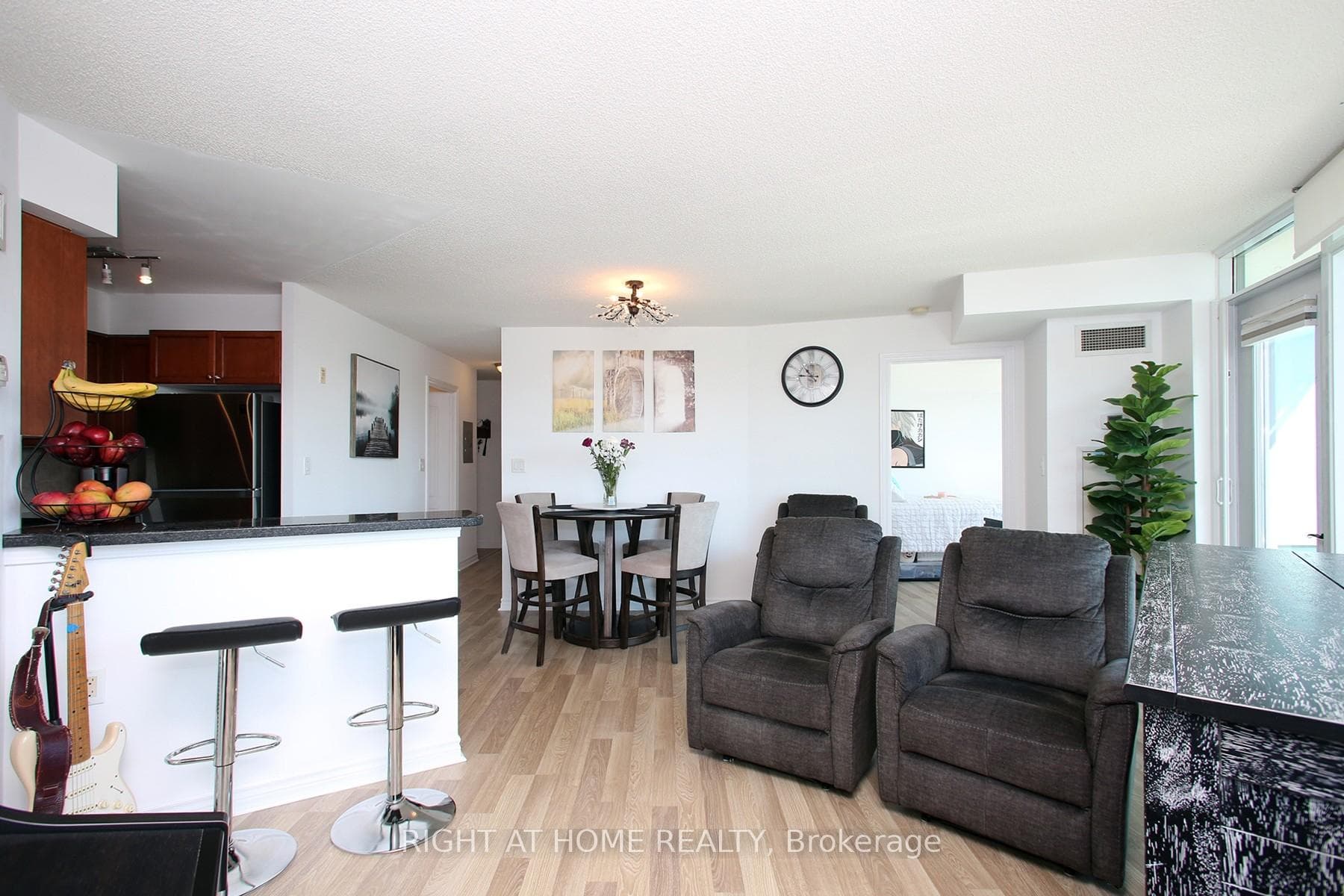 3830 Bathurst Street Unit 505 photo 4