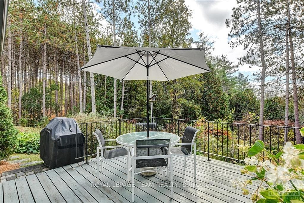 589 MOUNTAINVIEW Road photo 24