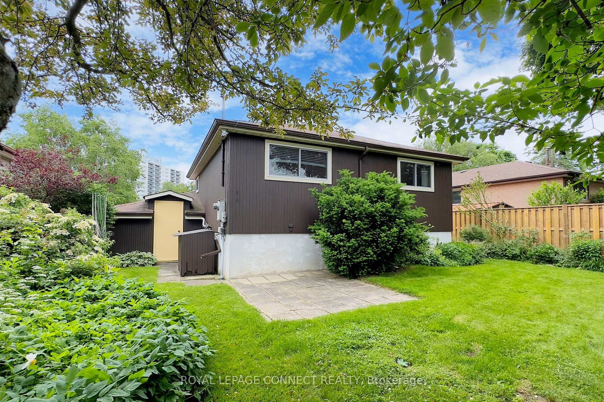 52 Bledlow Manor Drive photo 26