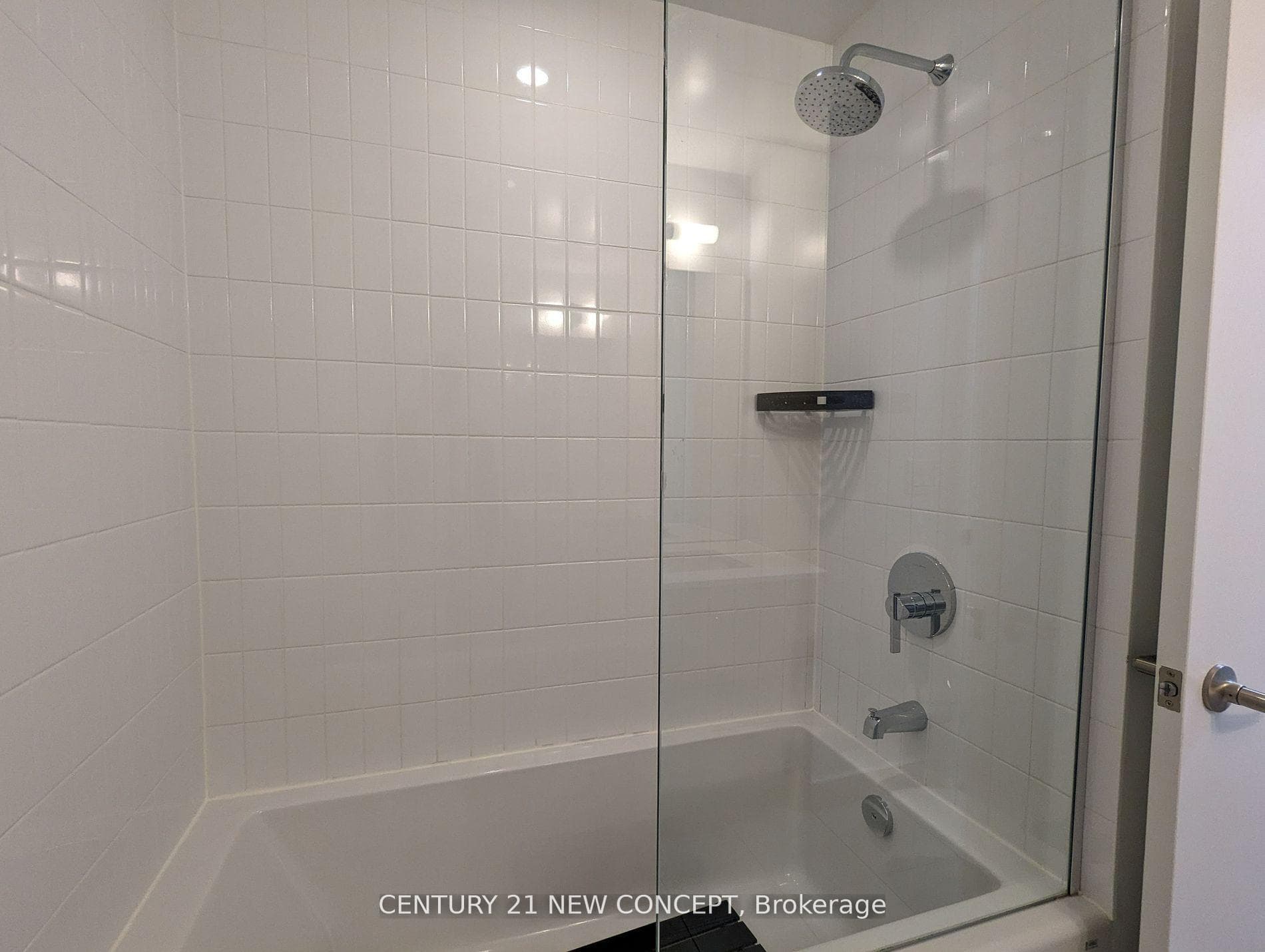 210 Simcoe Street Unit 613 photo 6