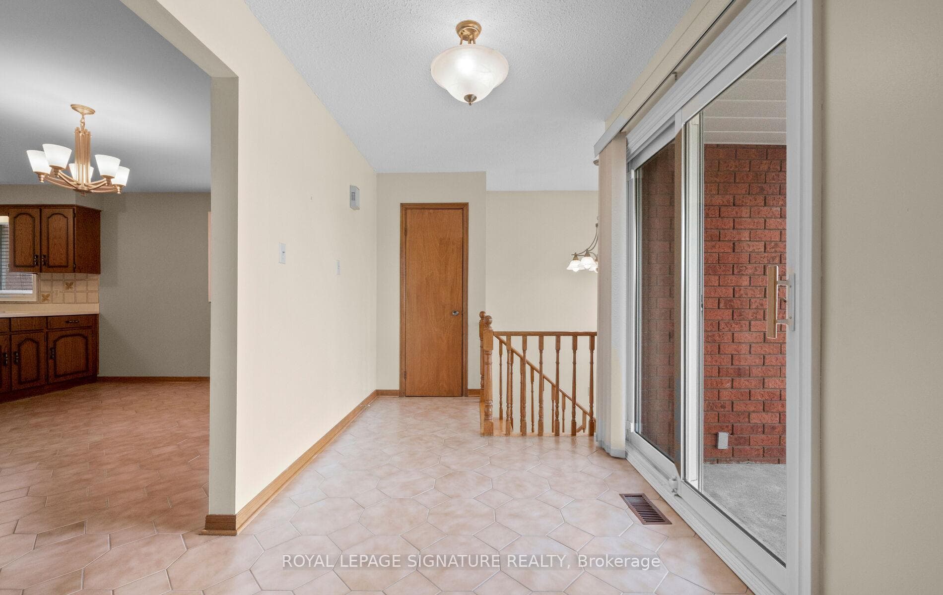 5 Acacia Avenue photo 5