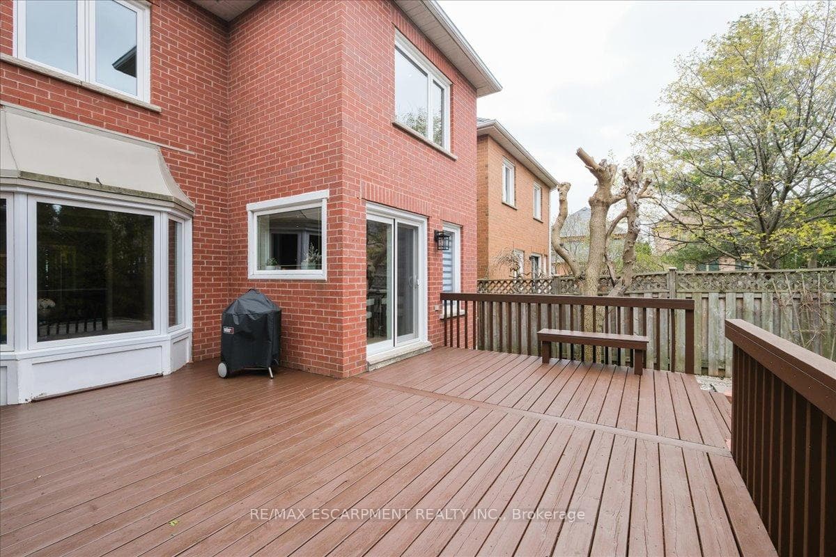 2580 Strathmore Crescent photo 32