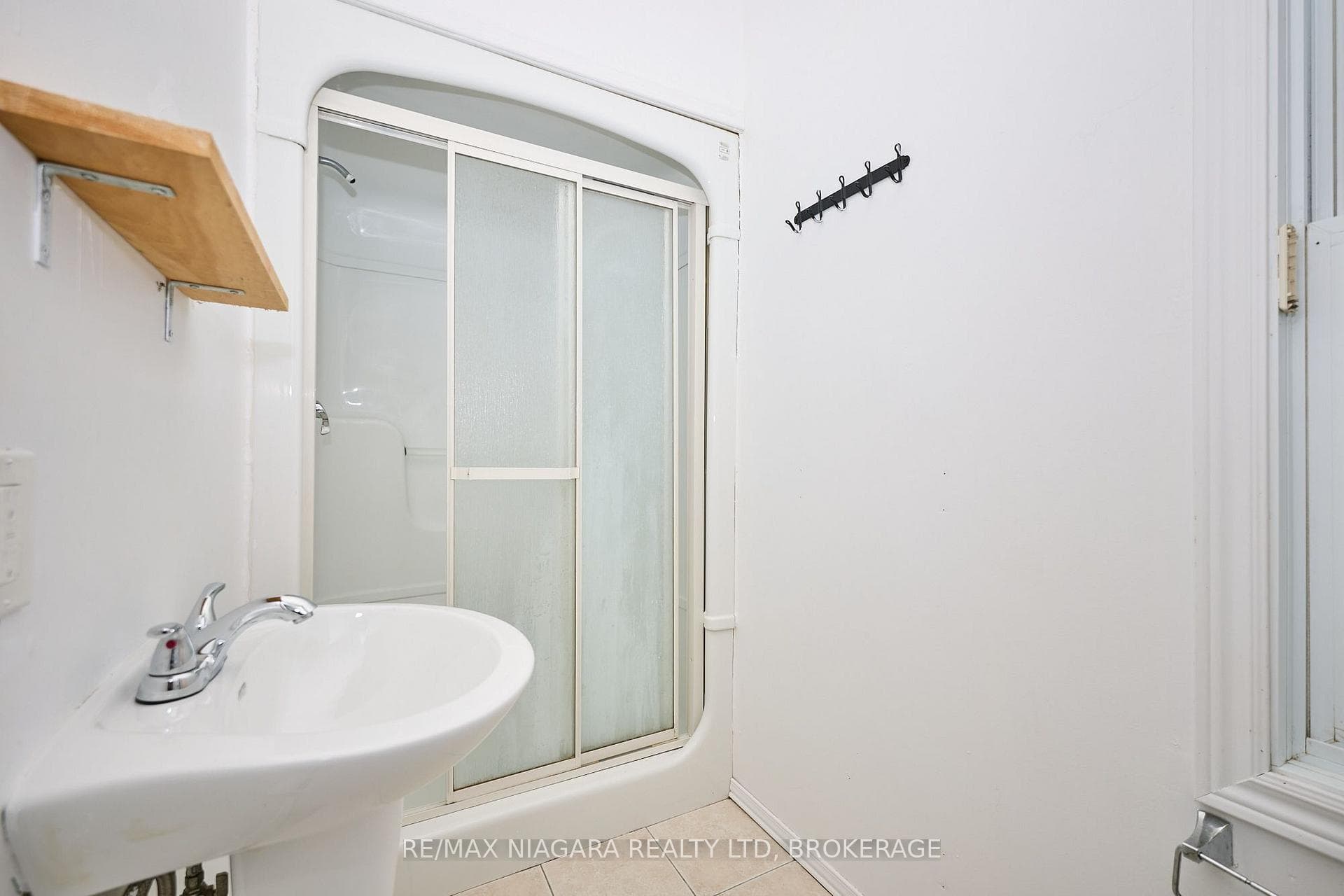 105A Welland Avenue photo 19