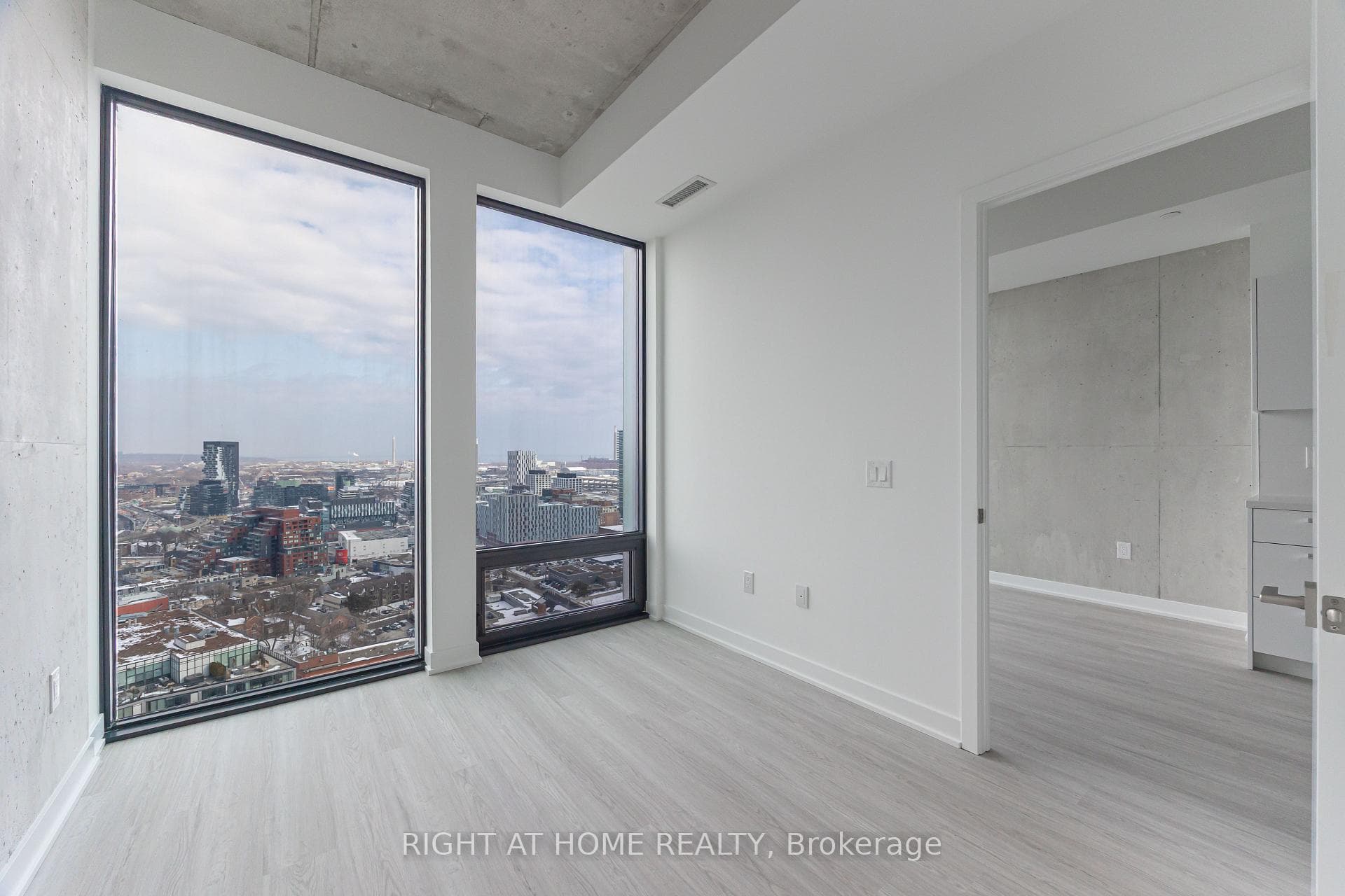 284 King Street Unit 2701 photo 12