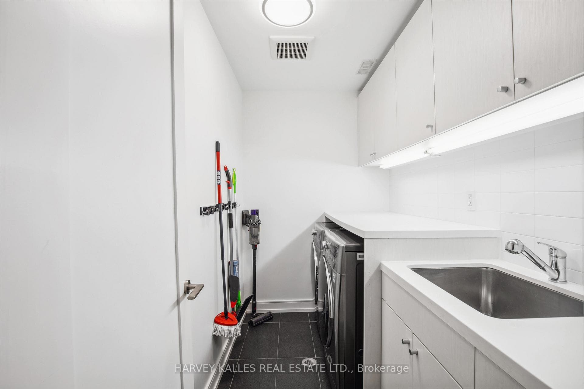 137 Ranleigh Avenue photo 29