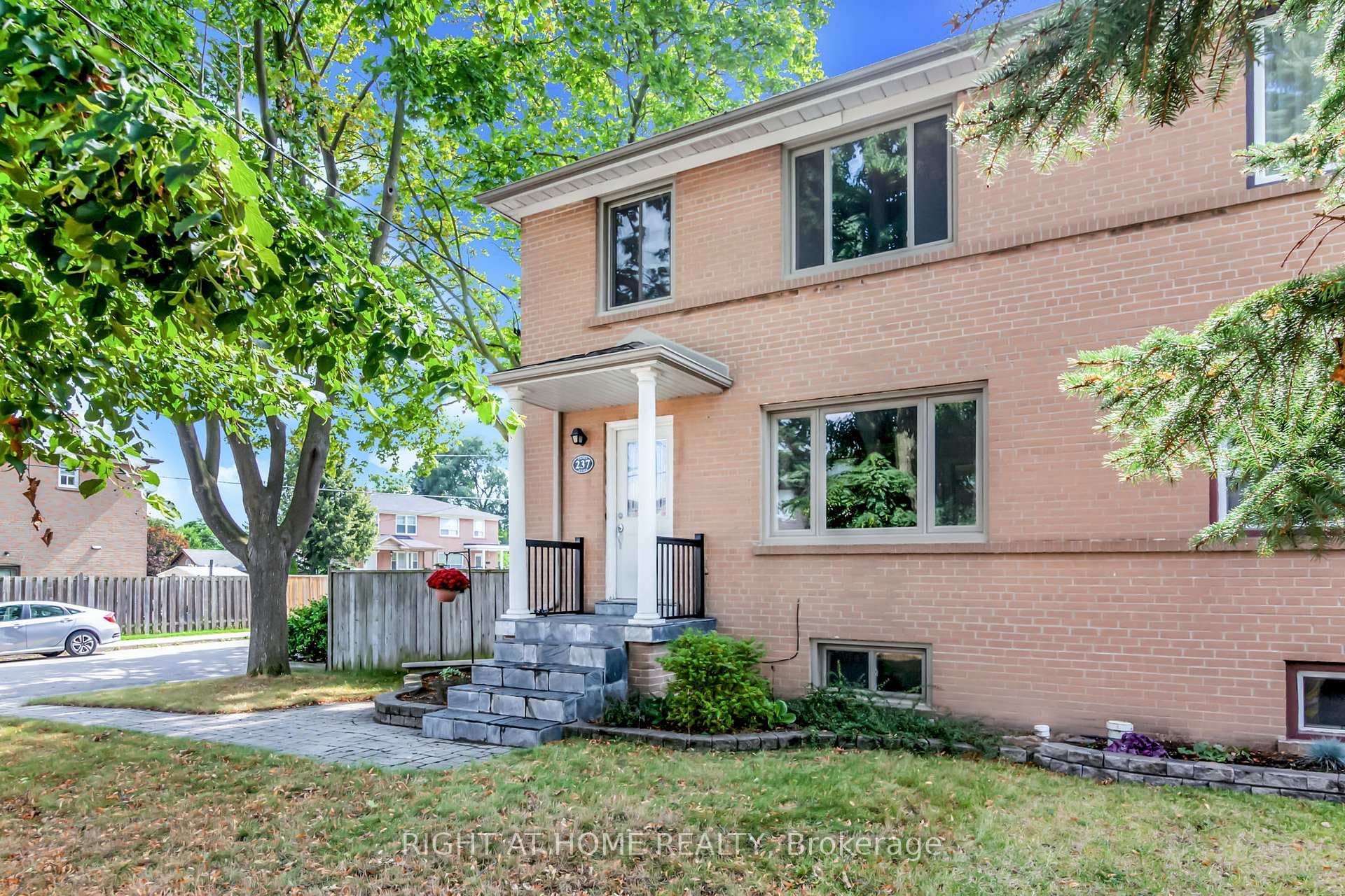 237 Eileen Avenue photo 2
