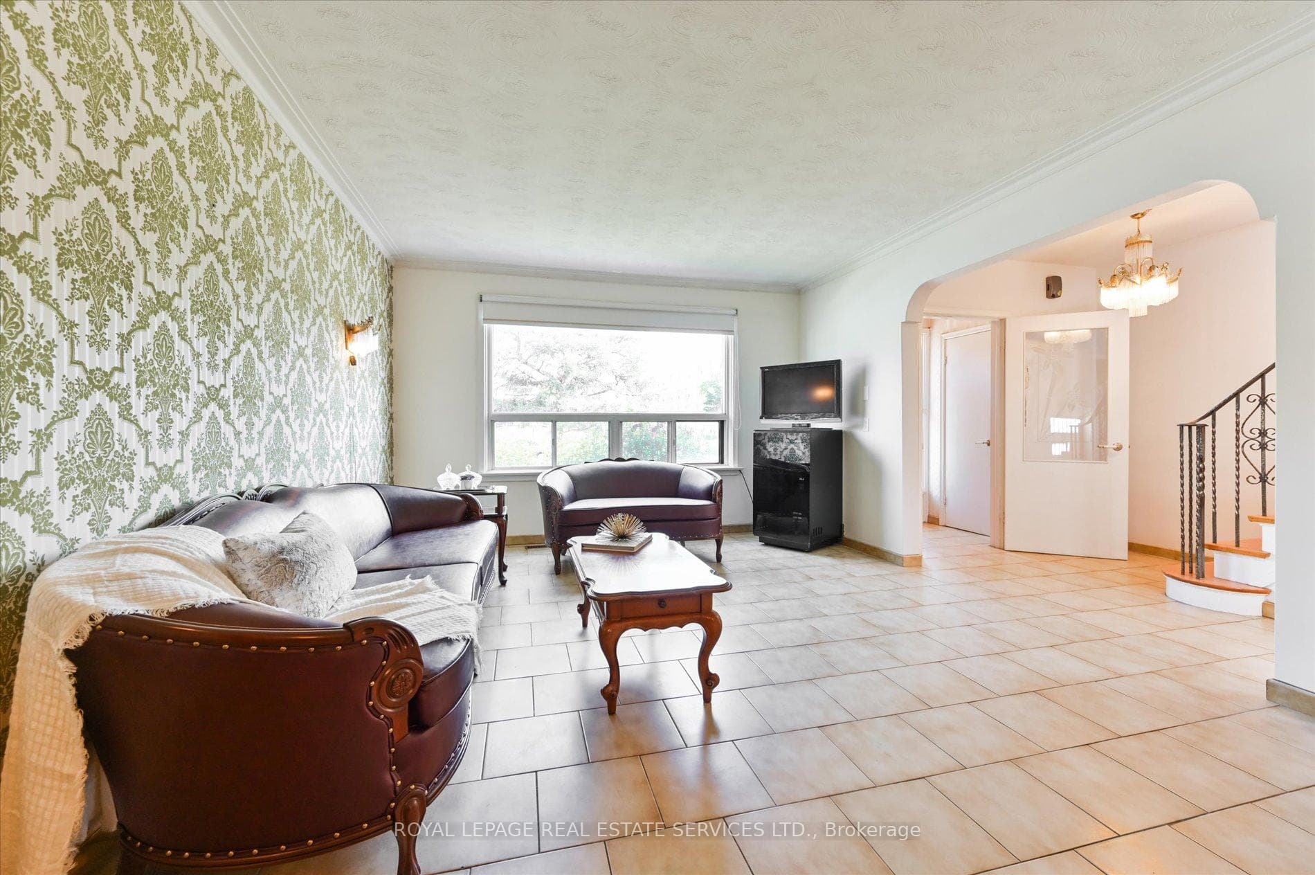 1482 Wilson Avenue photo 9