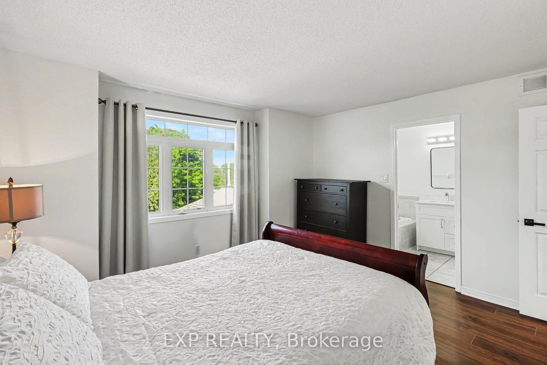 203 Duntroon Circle photo 22