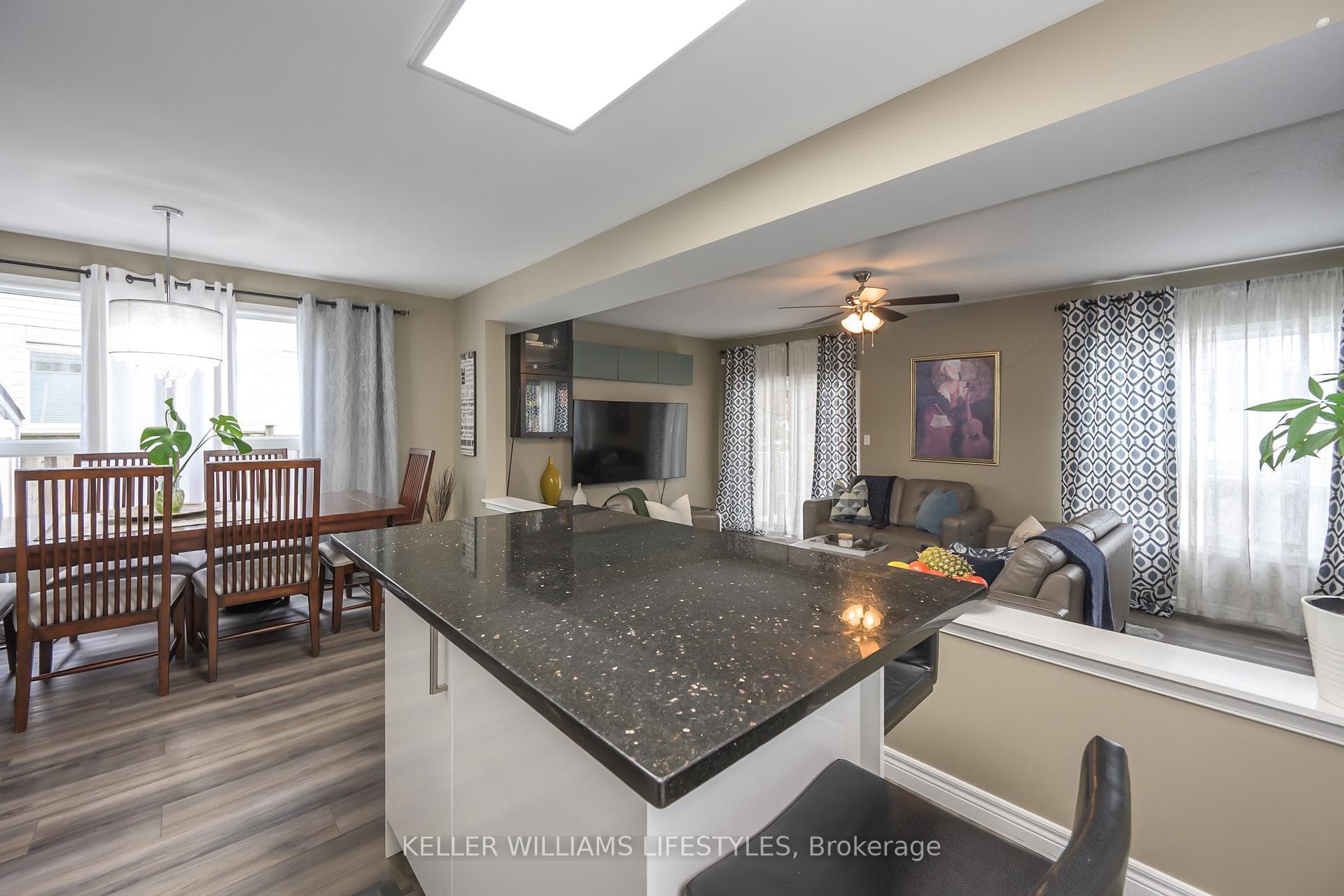 526 Cuthbert Circle photo 15