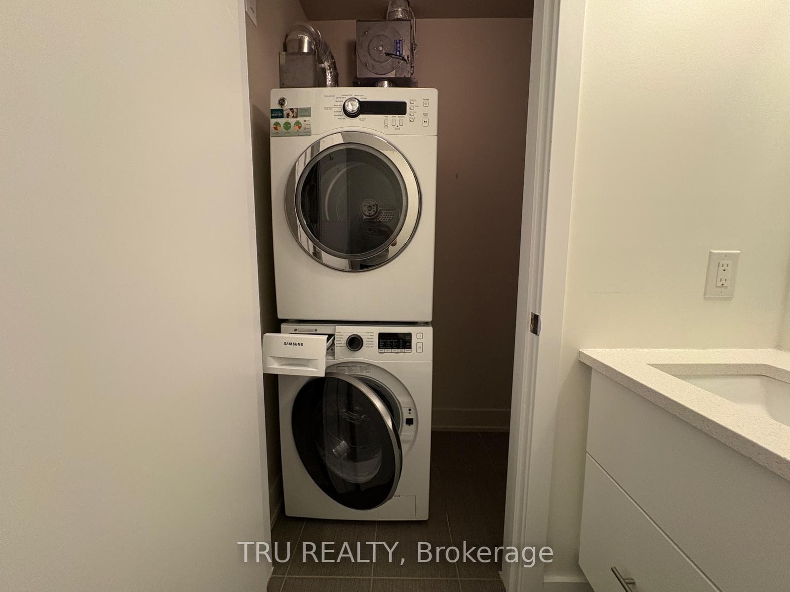 108 Richmond Road Unit 607 photo 7