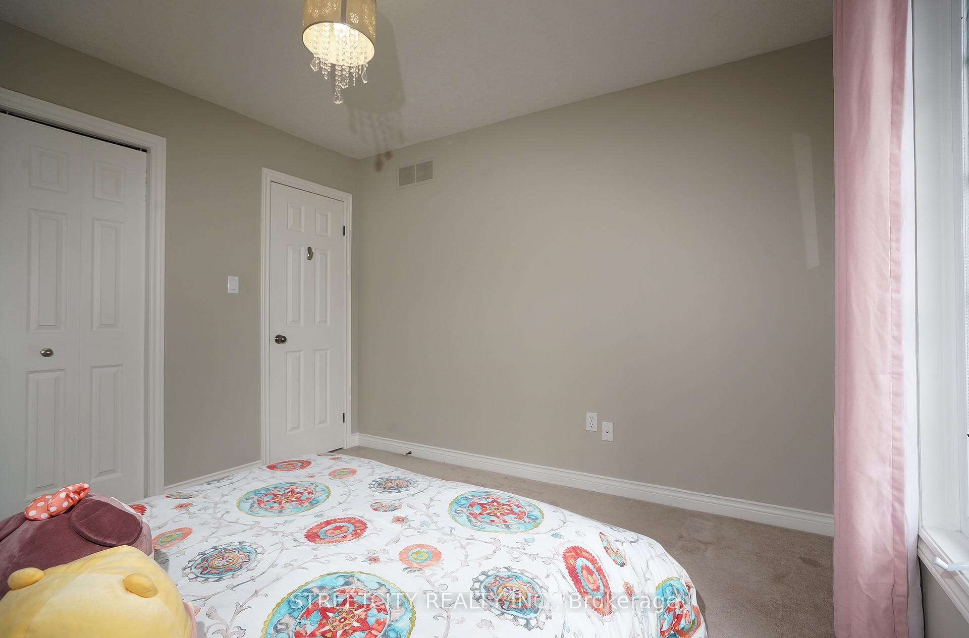 1861 Louise Boulevard photo 22