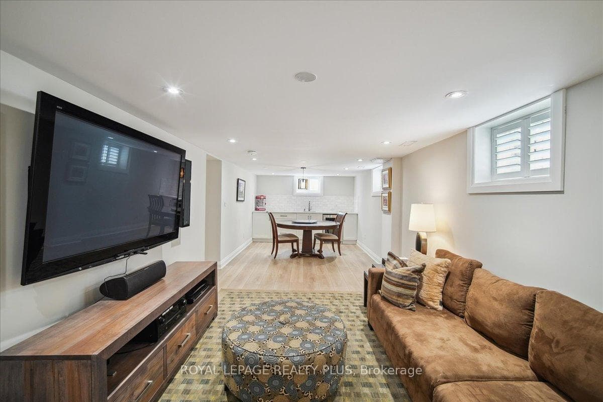 385 River Side Drive photo 27