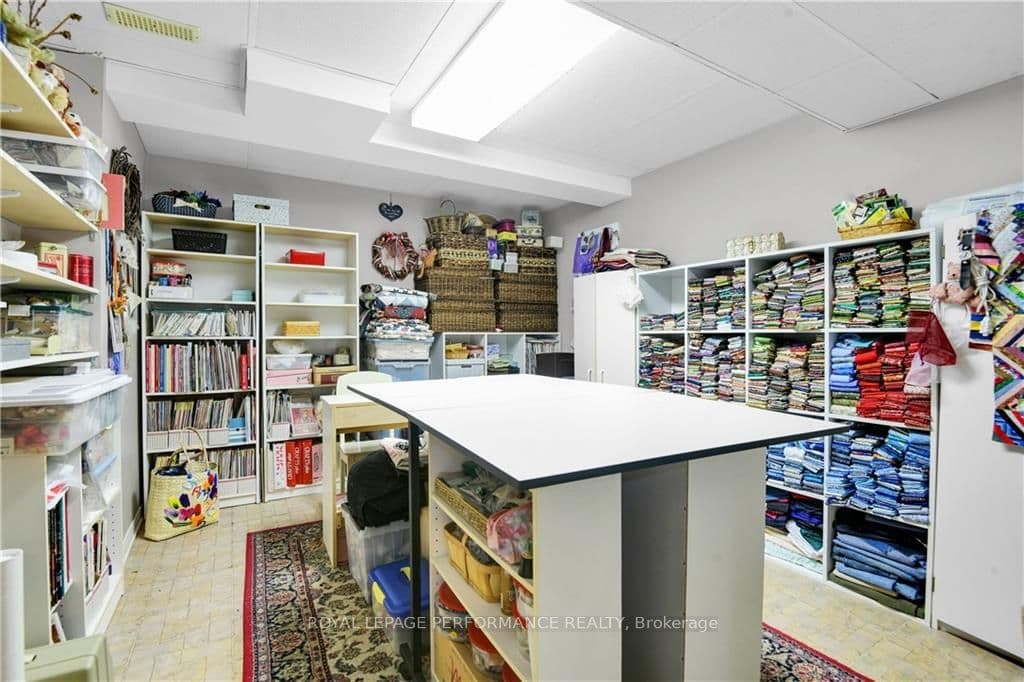 743 FARMBROOK Crescent photo 22