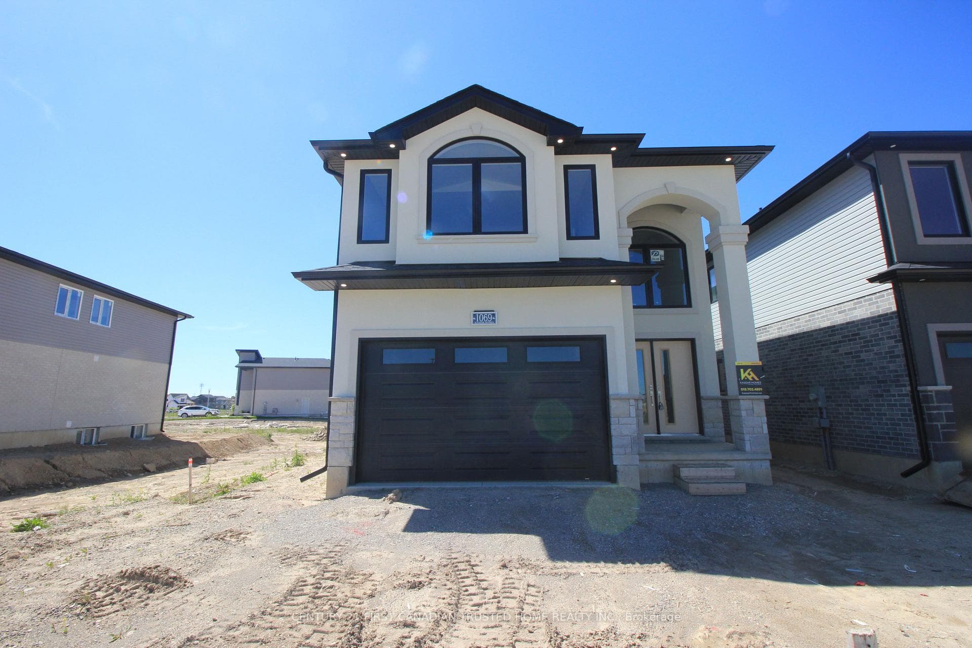 1069 KARENANA Road Unit UPPER photo 1