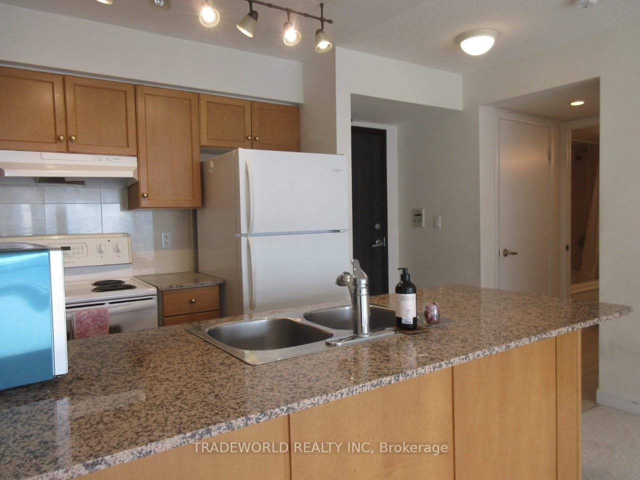 210 Victoria Street Unit 3707 photo 6
