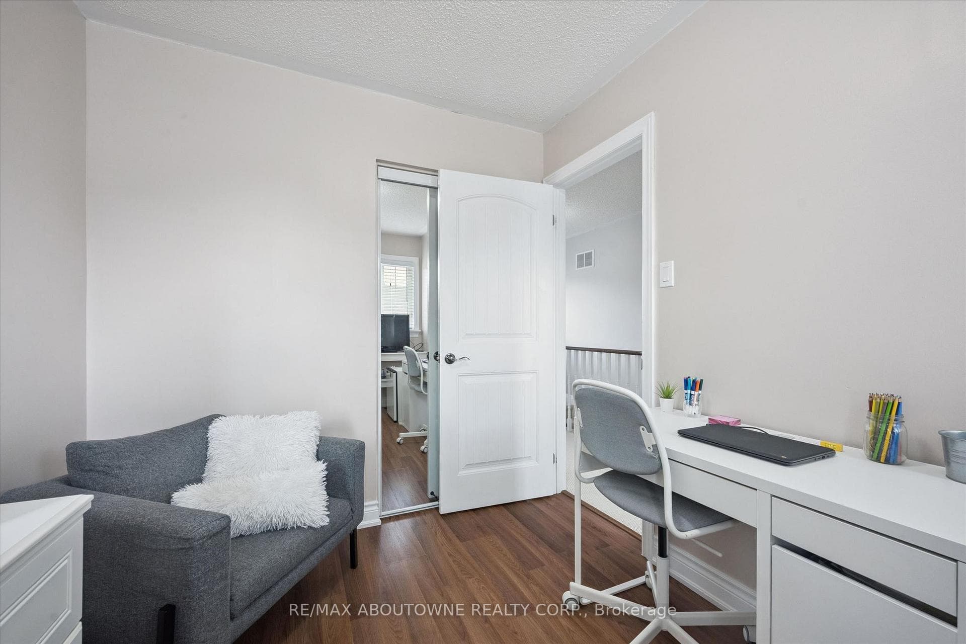 5449 Rochelle Way photo 23