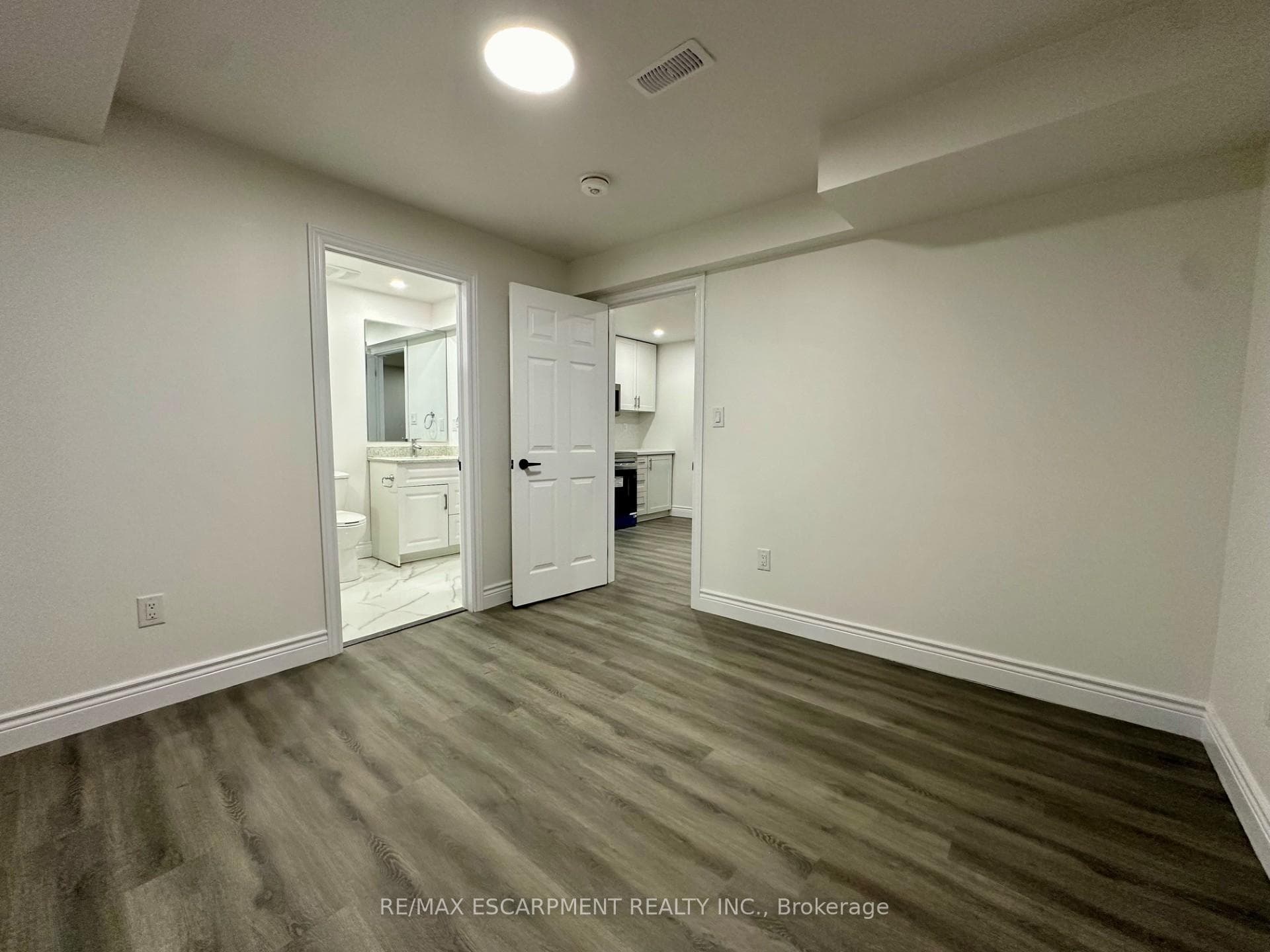 21 Thames Way Unit LOWER photo 5