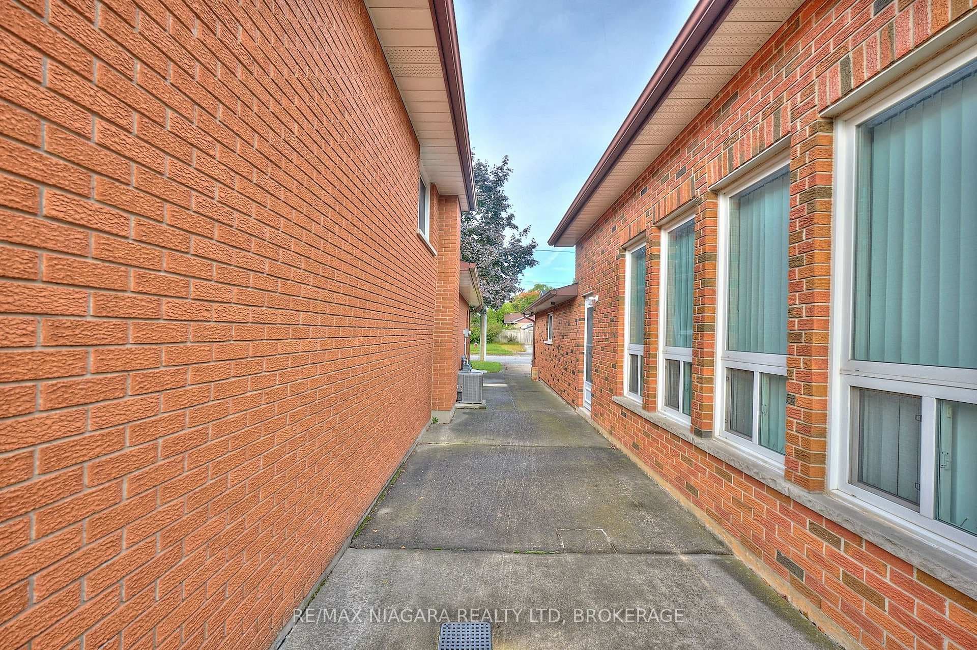 6330 Caledonia Street photo 31