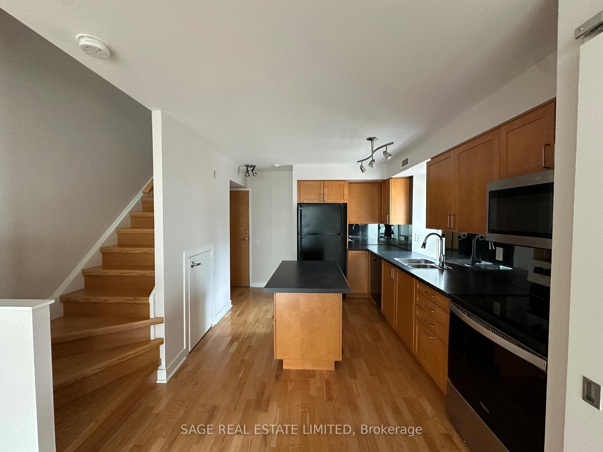 77 Lombard Street Unit 901 photo 3