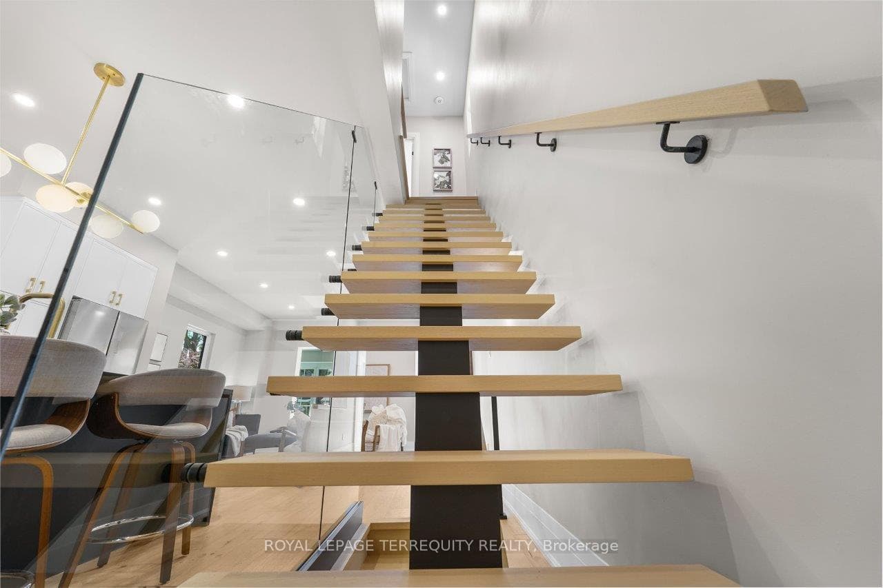 331 Gladstone Avenue photo 2