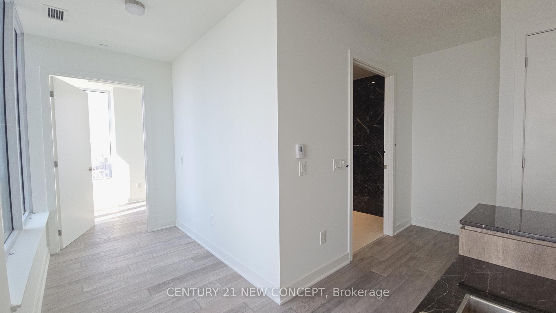 11 Yorkville Avenue Unit 5602 photo 14