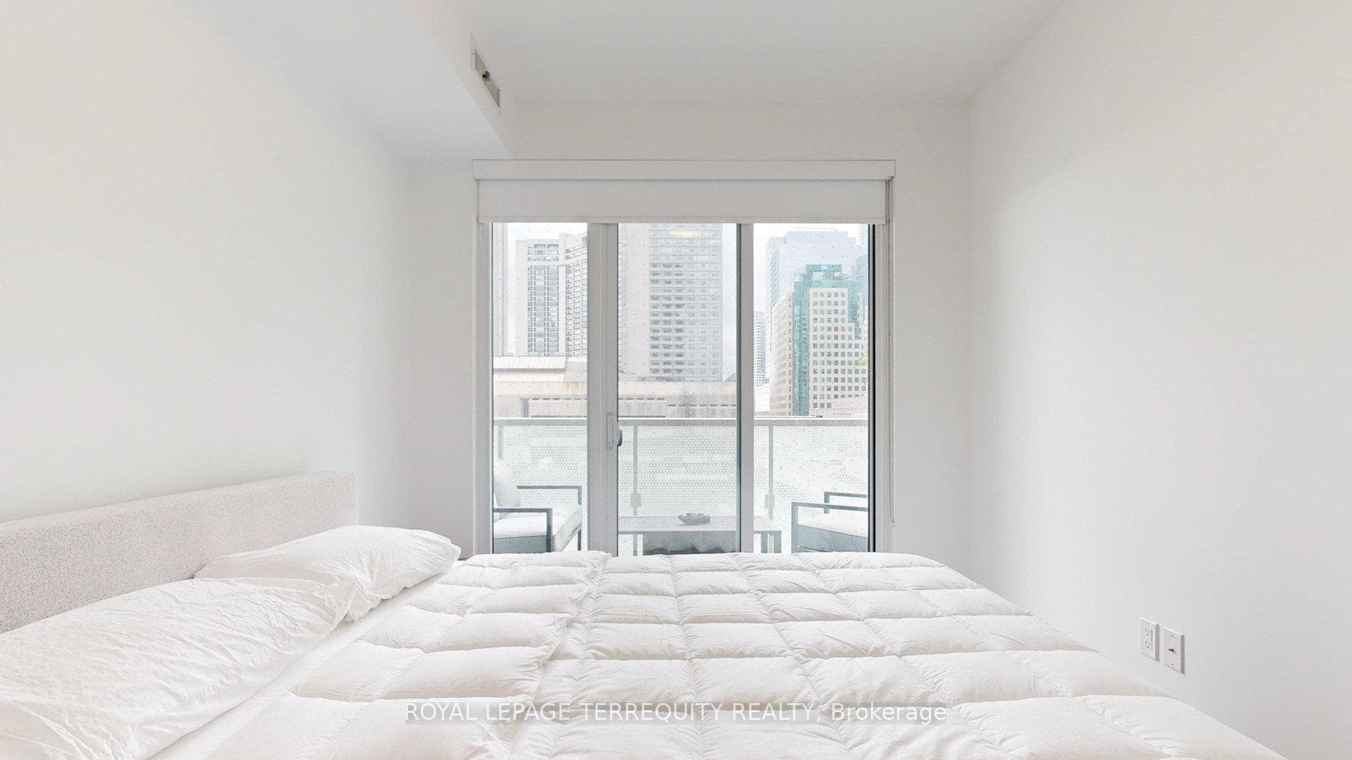 15 Queens Quay Unit 320 photo 29