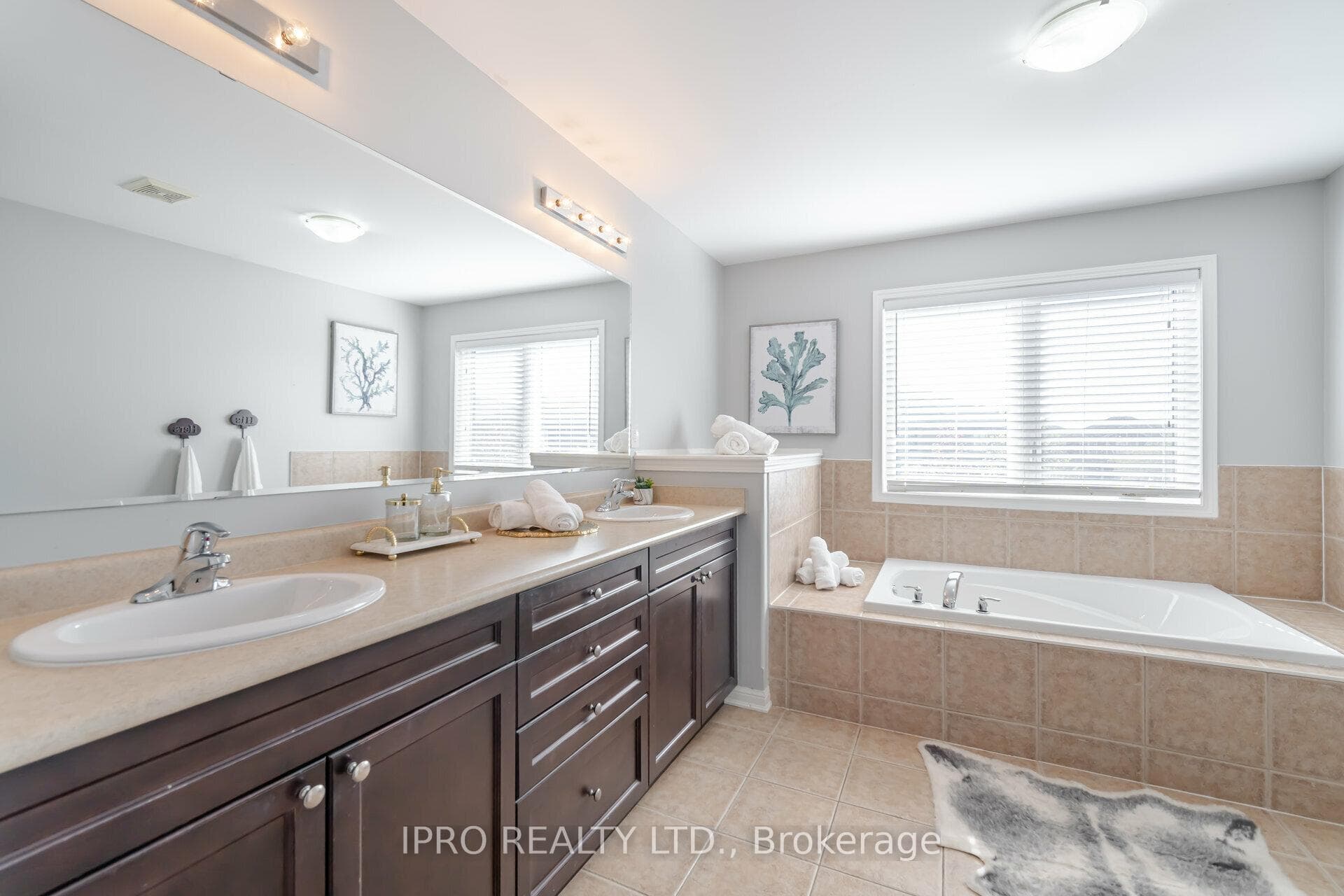 974 Seivert Place photo 26