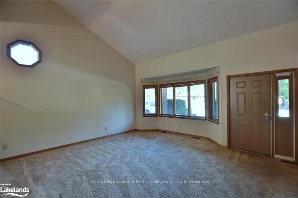 233 SIMCOE Street photo 13