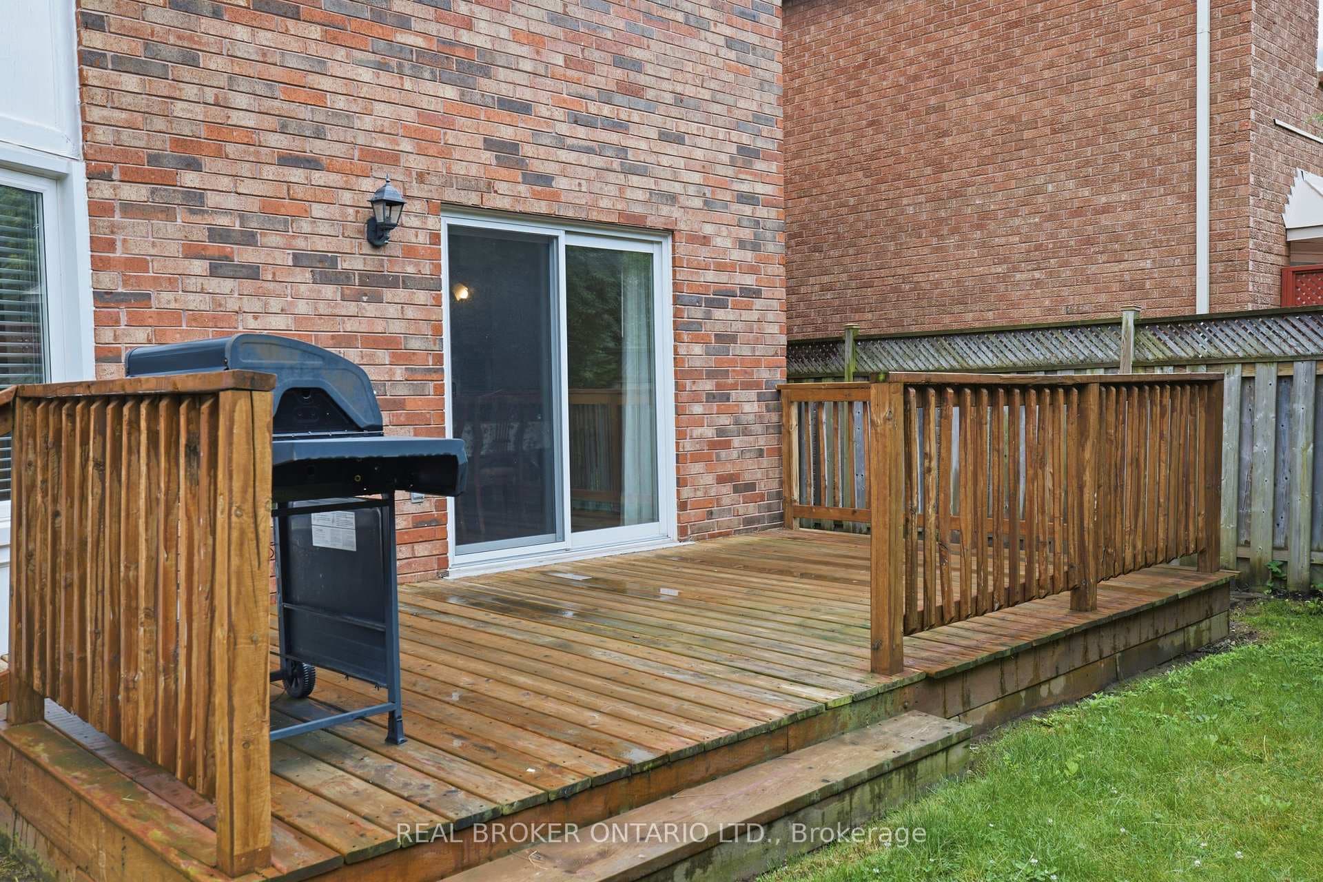 1356 Mapleridge Crescent photo 41